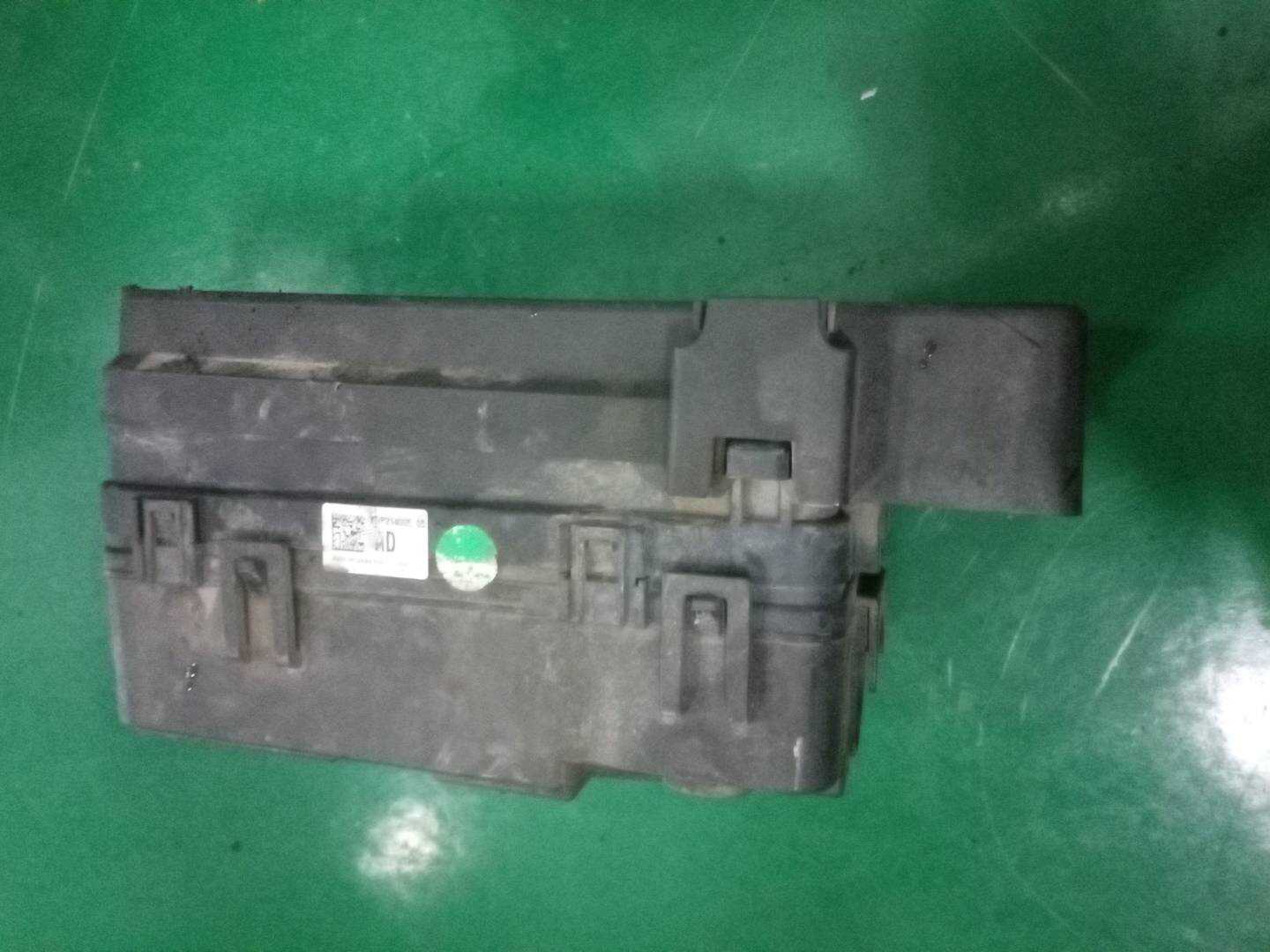 9P214005AD 发动机保险盒