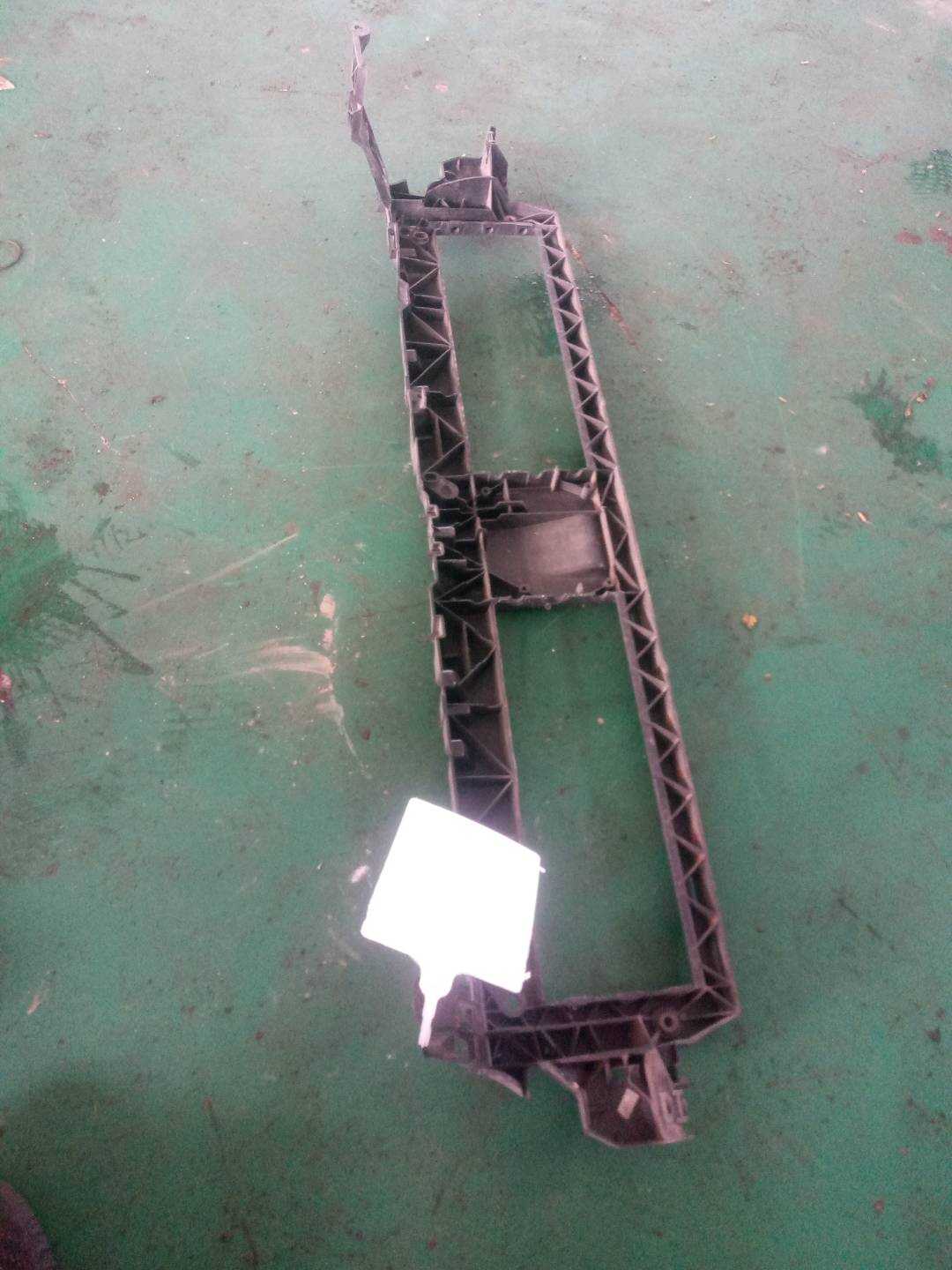L8WD807771 中网支架