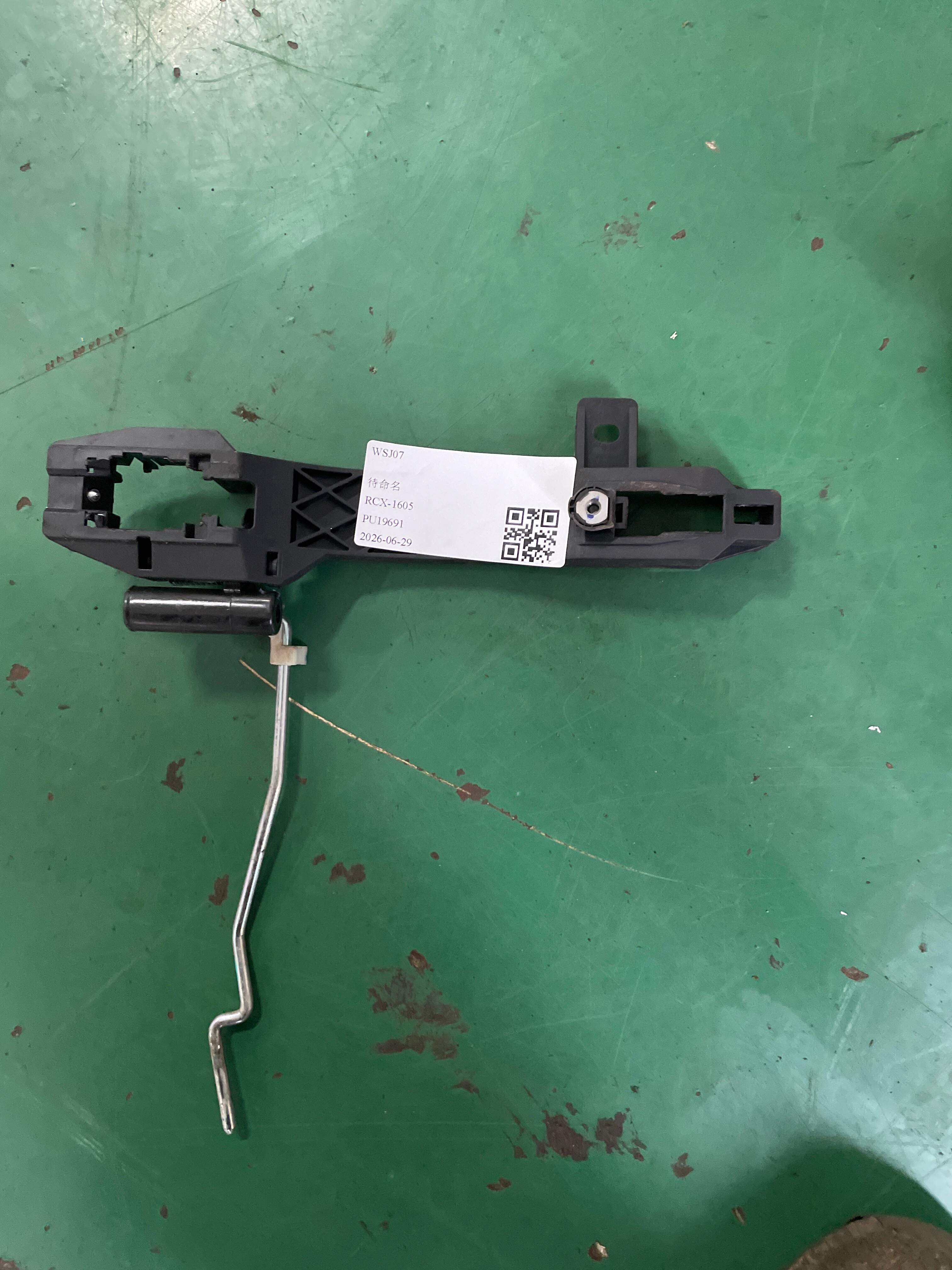 BKC35942X 前门外拉手固定框(左)