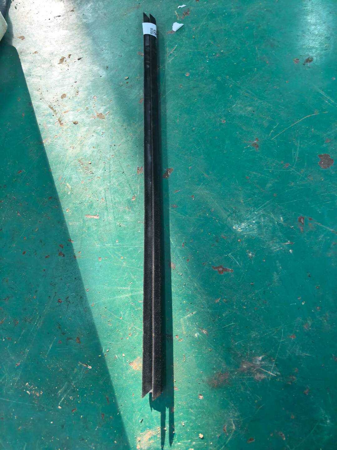 8S71A20571CA 前门玻璃压条(左内)