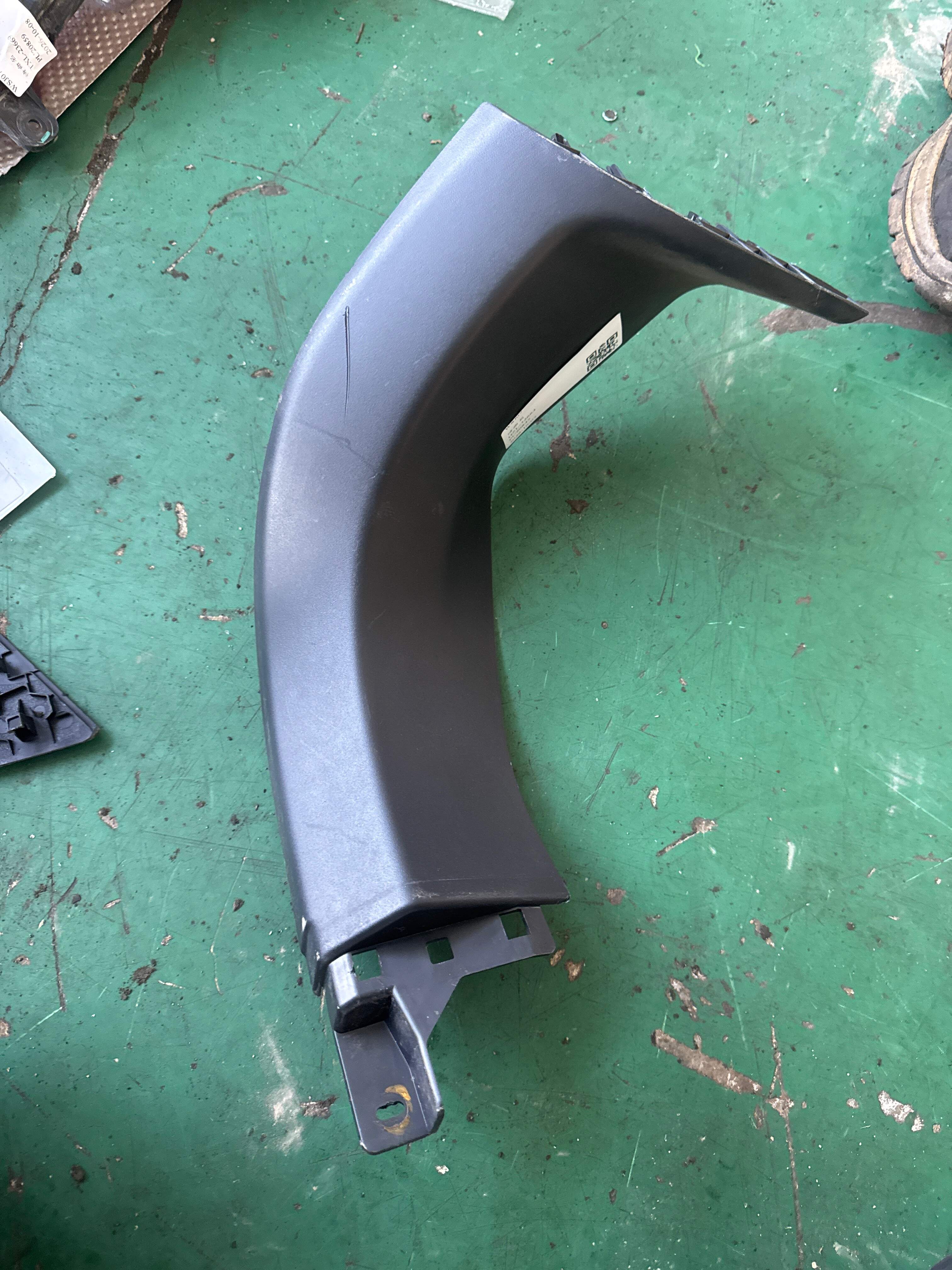 YL005551ZD Trunk Lid Trim Panel (Upper Left)