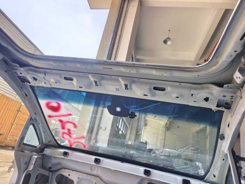 DY13256317 车顶横梁（前）