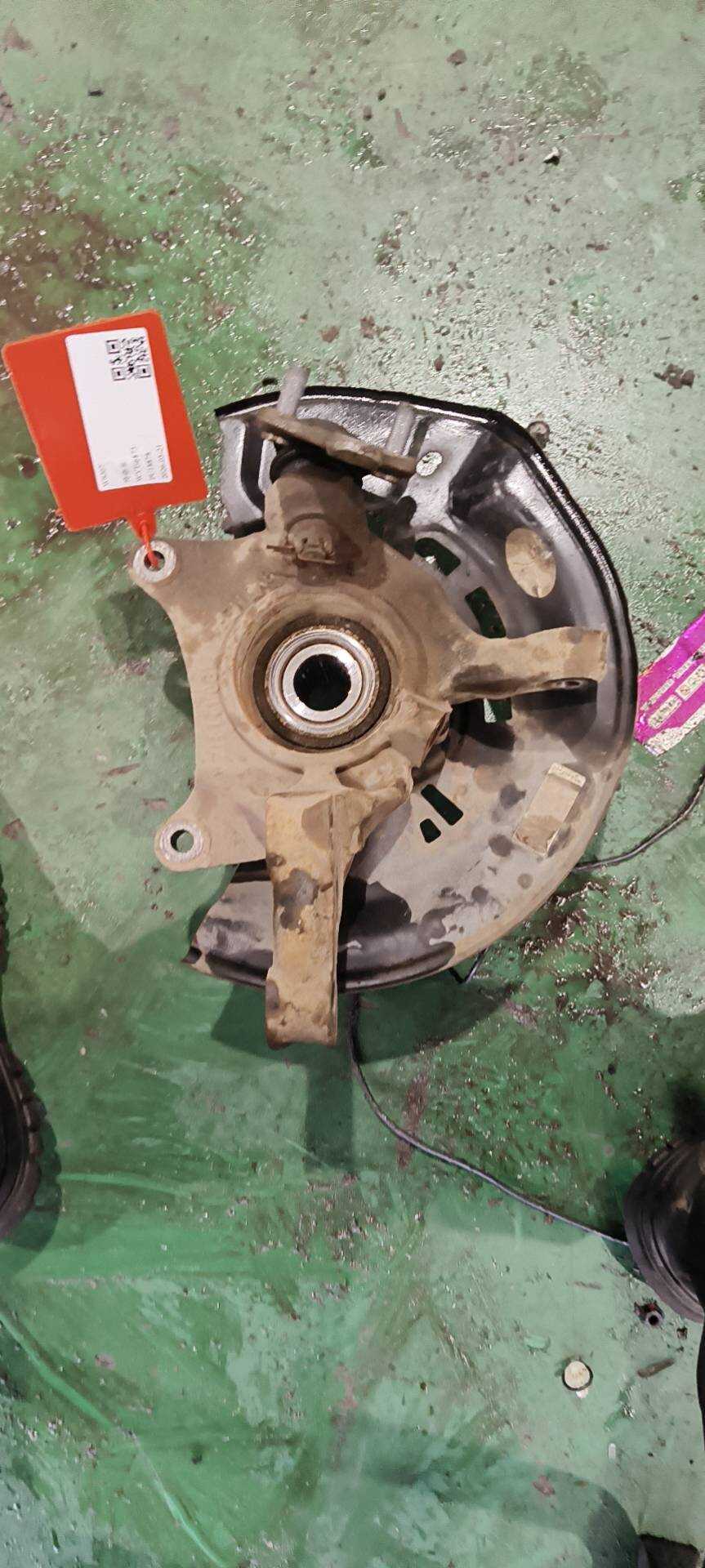 MEF2304101 Left Front Steering Knuckle