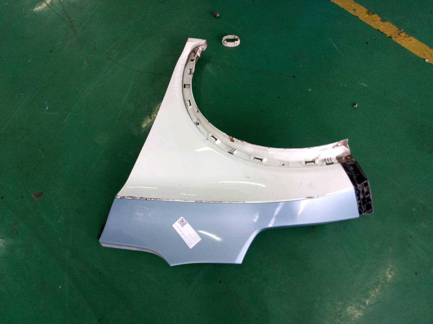 E2008403020AW112708N Front Fender, Right