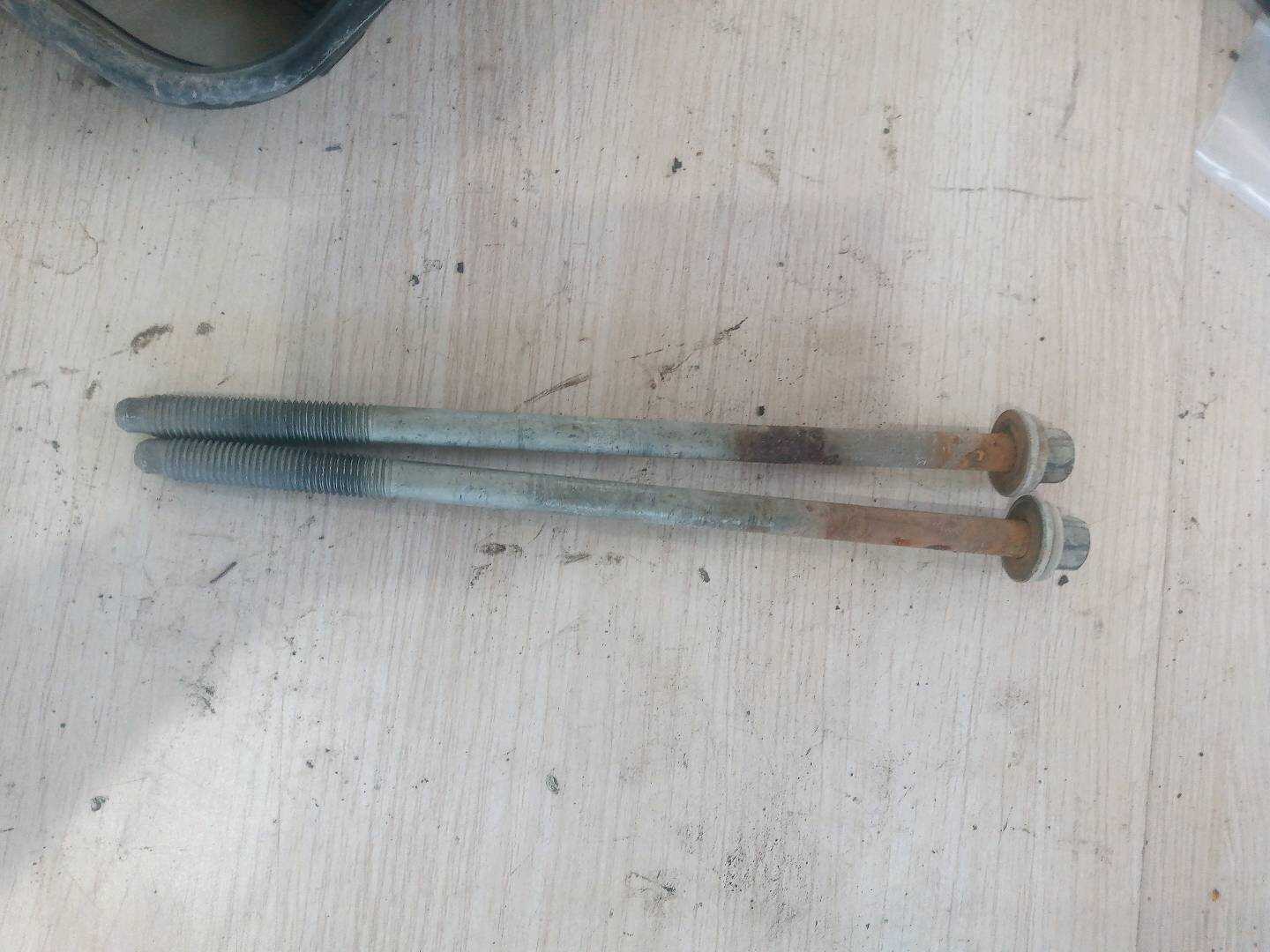 C2P7261 Bolt