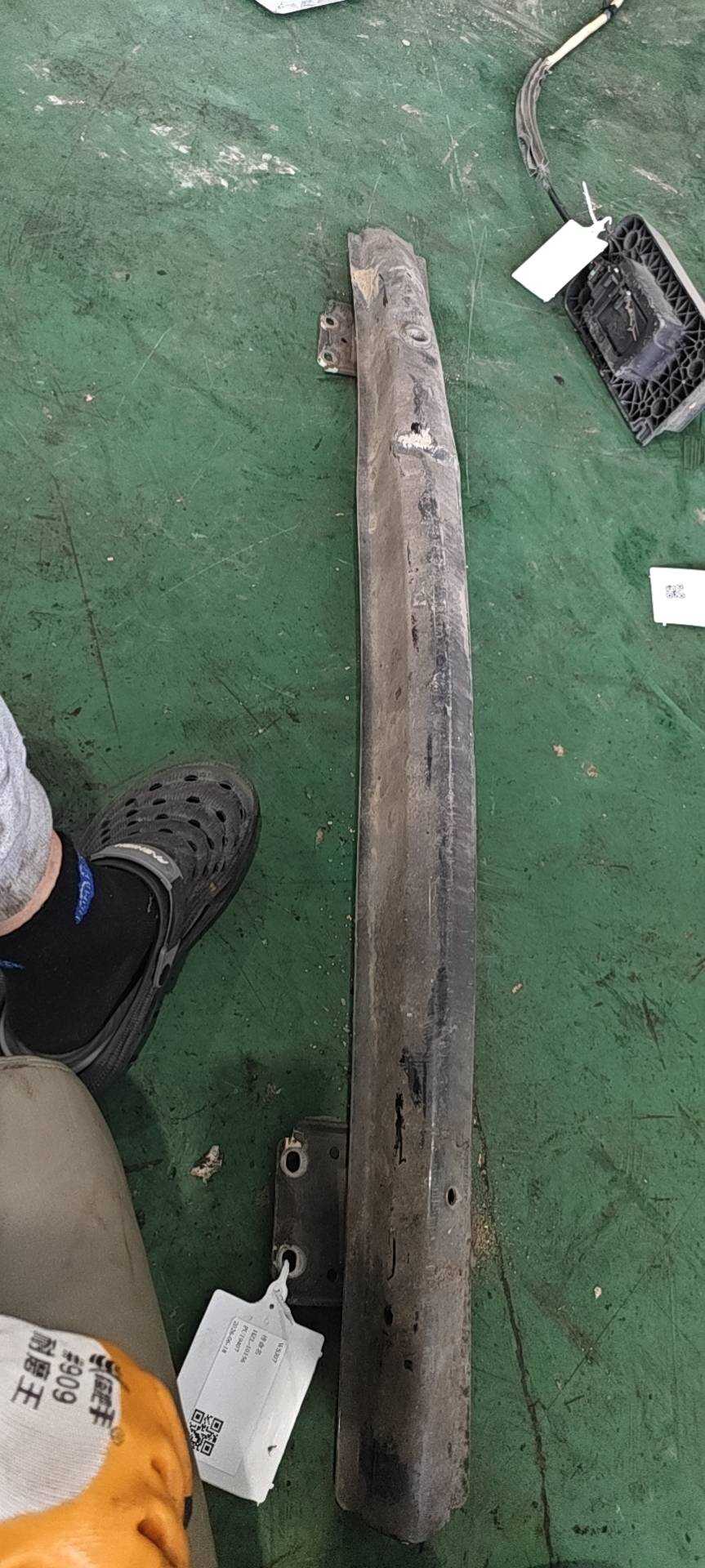 18D807305C 后保险杠骨架
