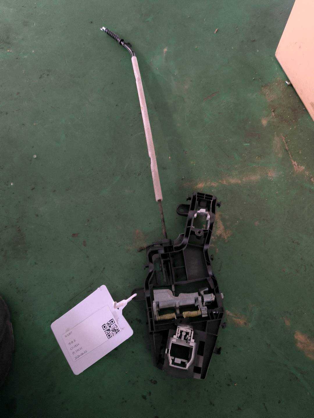 L5GD837811Q 后门外拉手固定框（左）