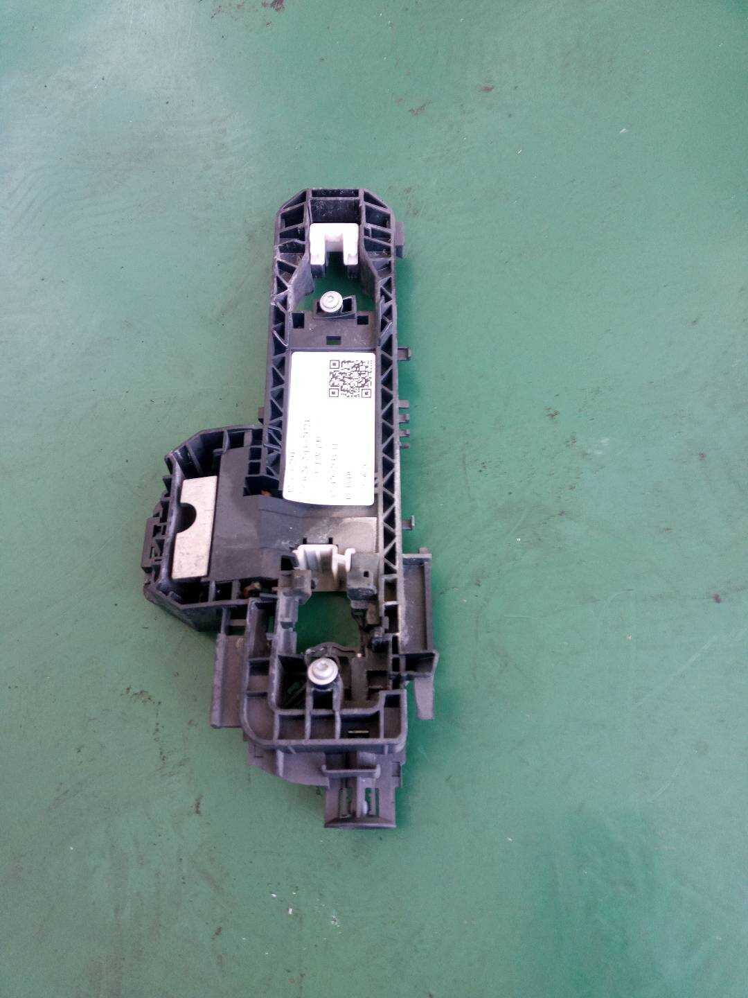A2047602534 后门外拉手固定框(左)