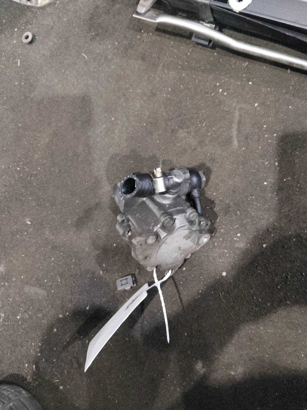 L4B0145156 Power Steering Pump