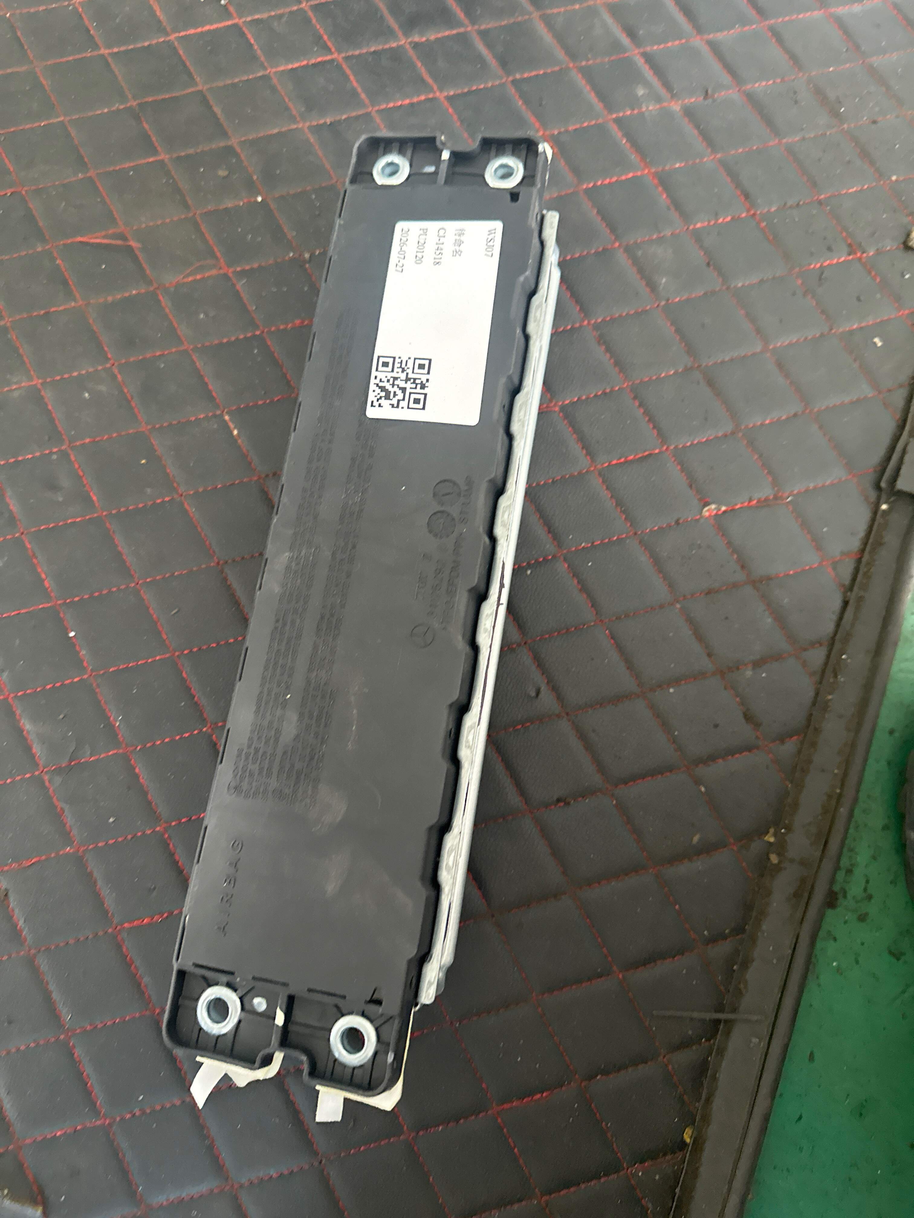 A2538600400 驾驶员护膝安全气囊