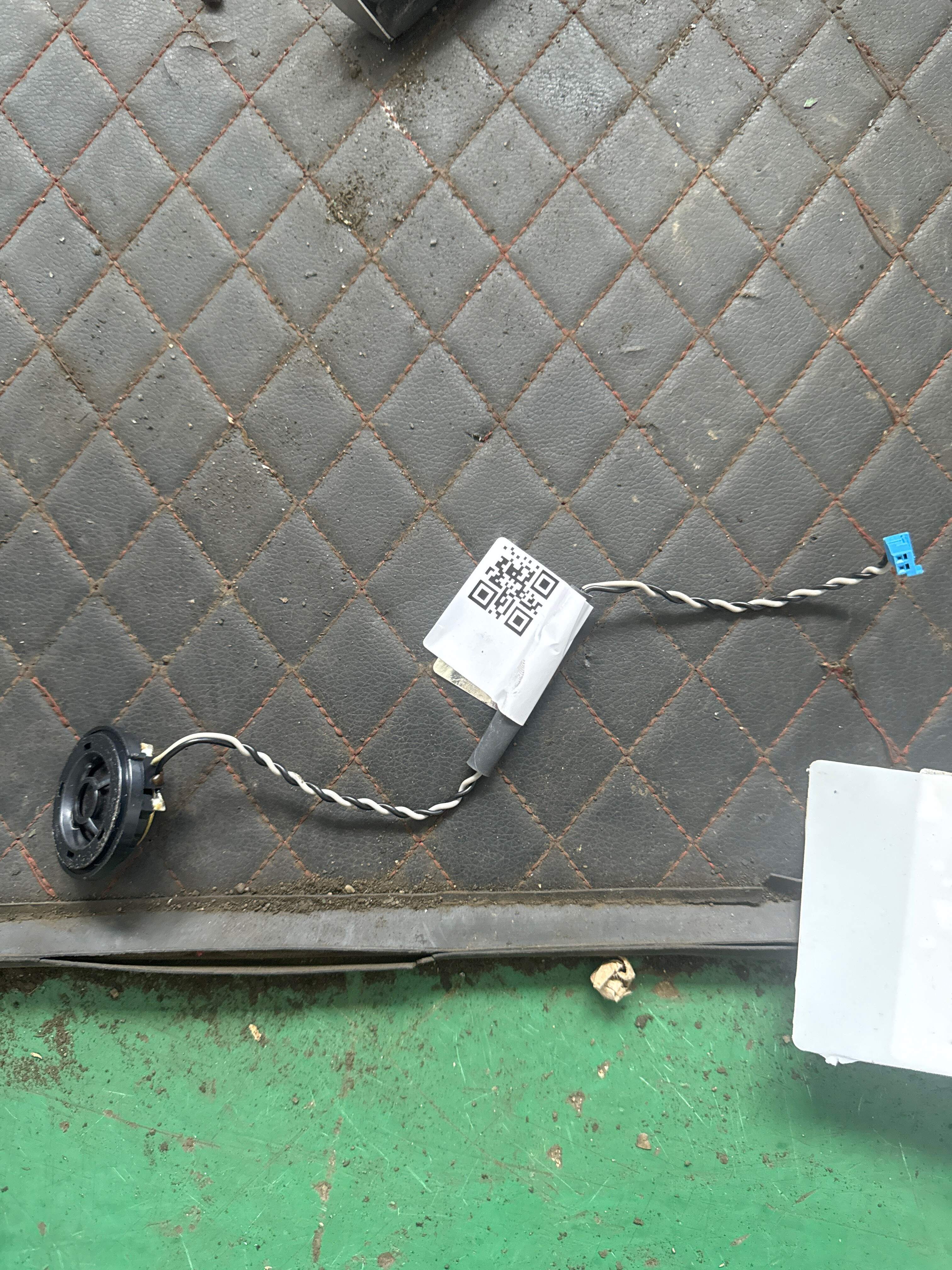 65132622802 前门高音扬声器(右)