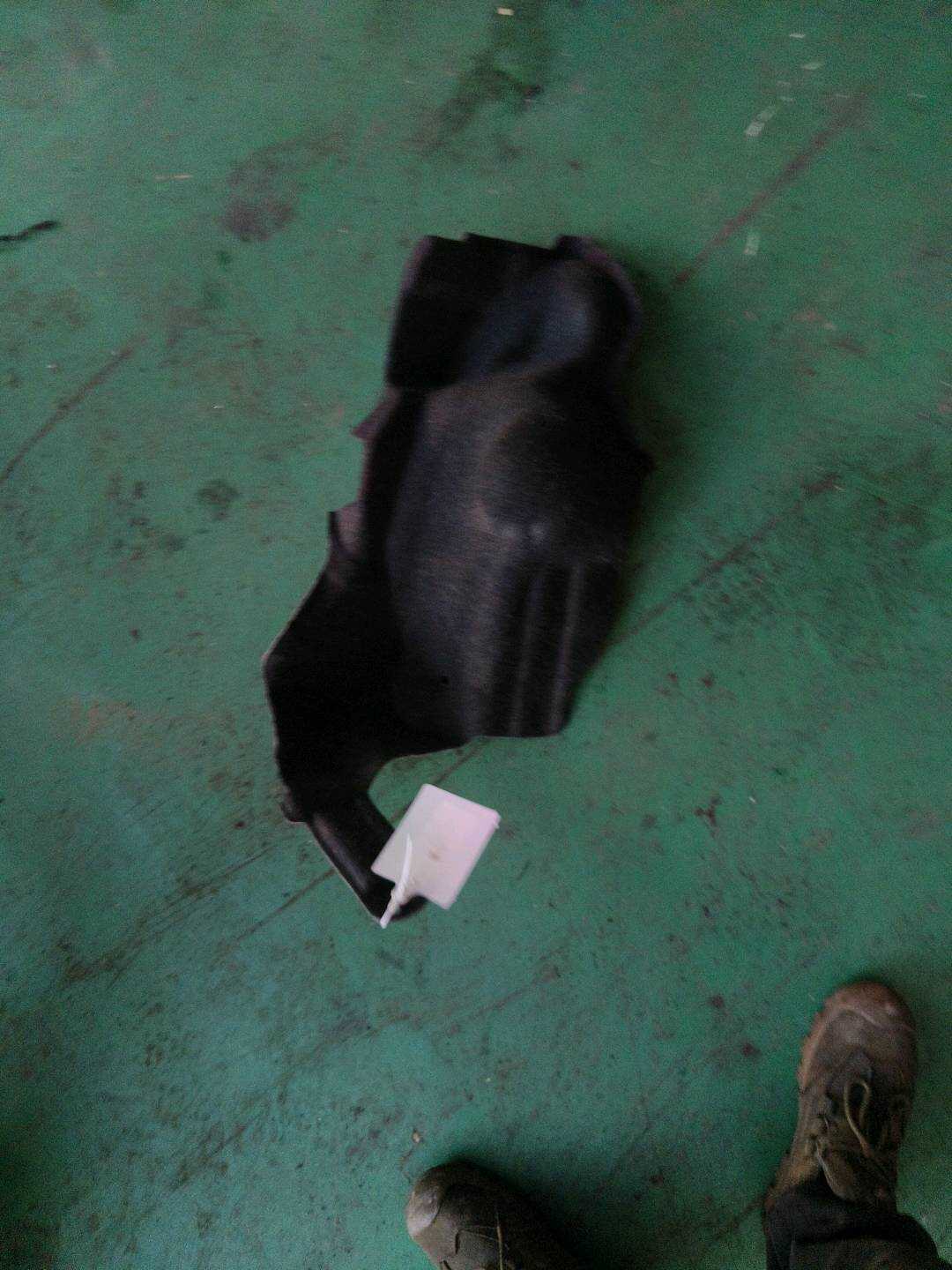 51479128470 后轮罩内衬（右）