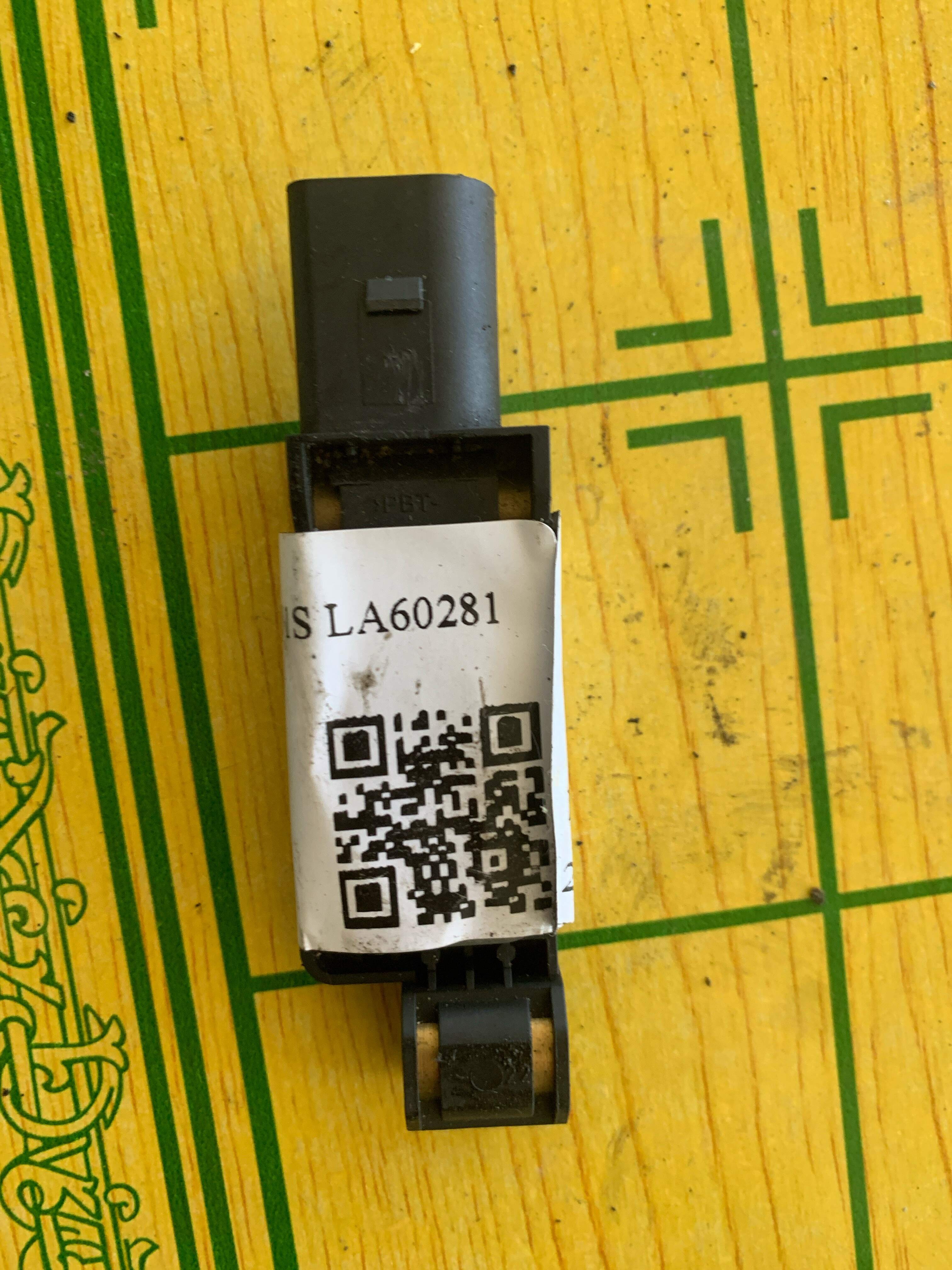 95561822101 前座椅气囊传感器(右)