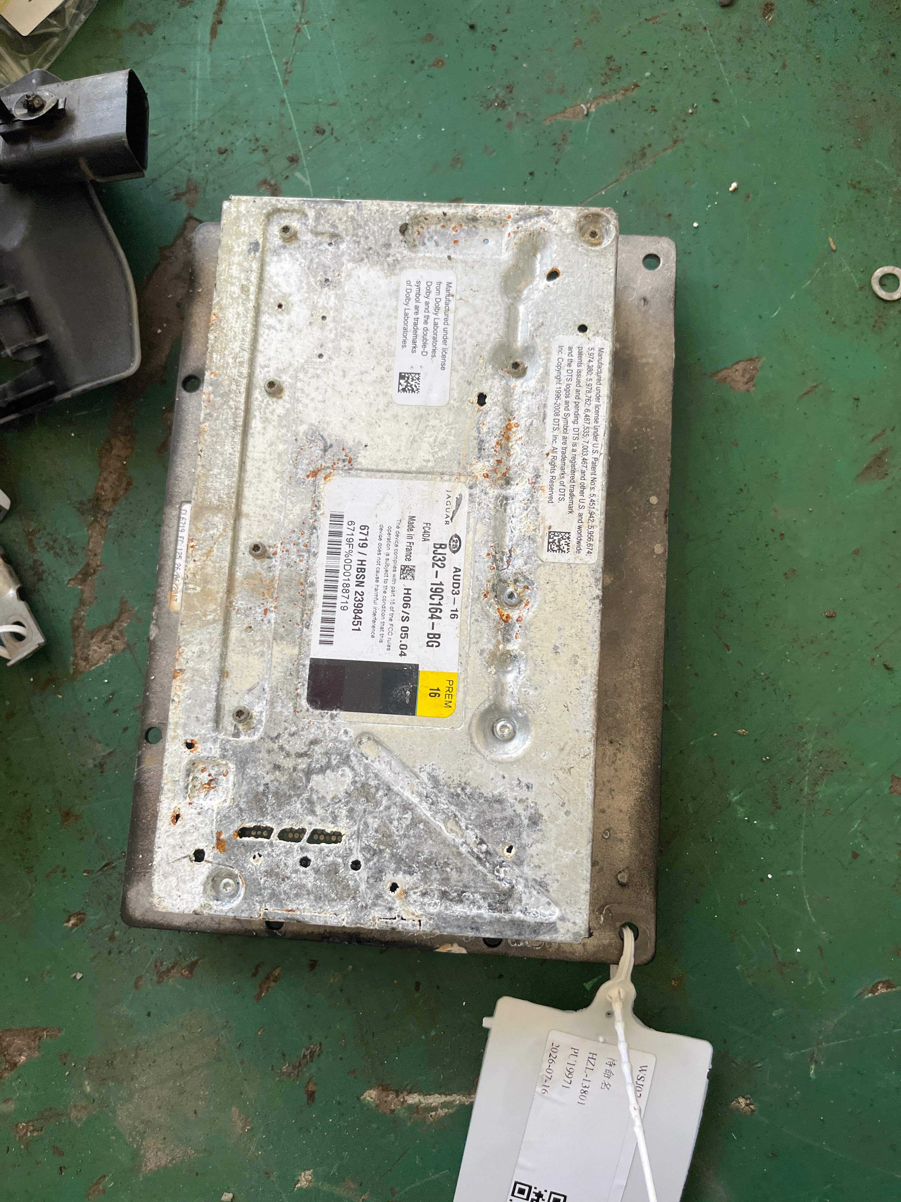LR045327 Speaker Amplifier