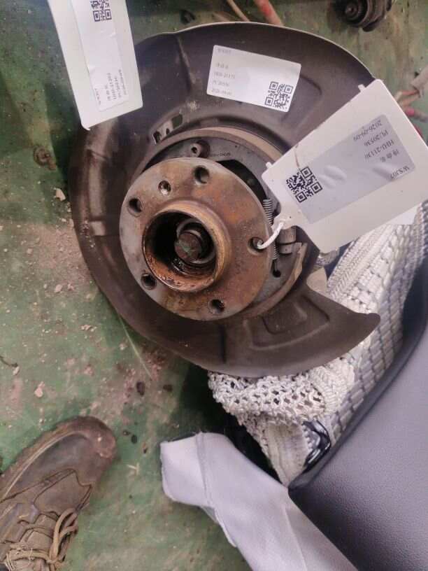 33416776205 Rear Wheel Hub, Left