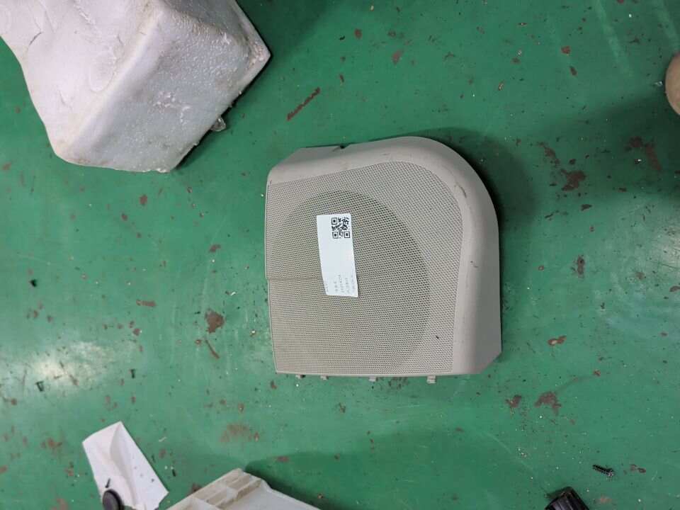A22173702887E94 后门扬声器罩（右）