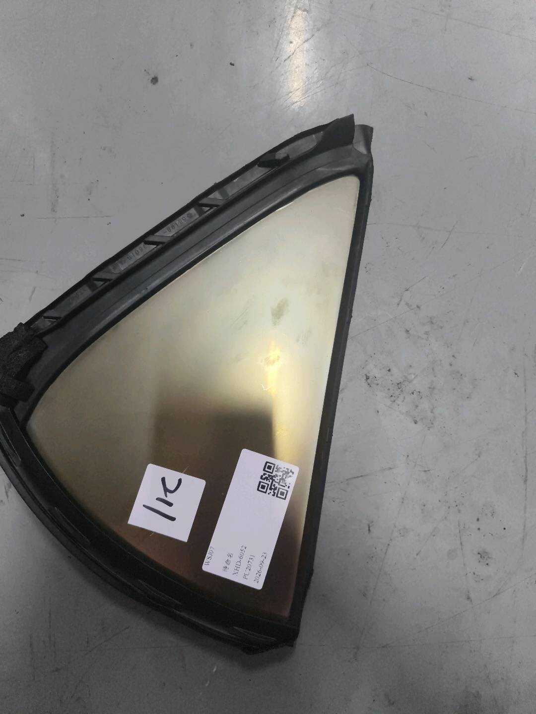 6812376010 后门三角窗玻璃(右)