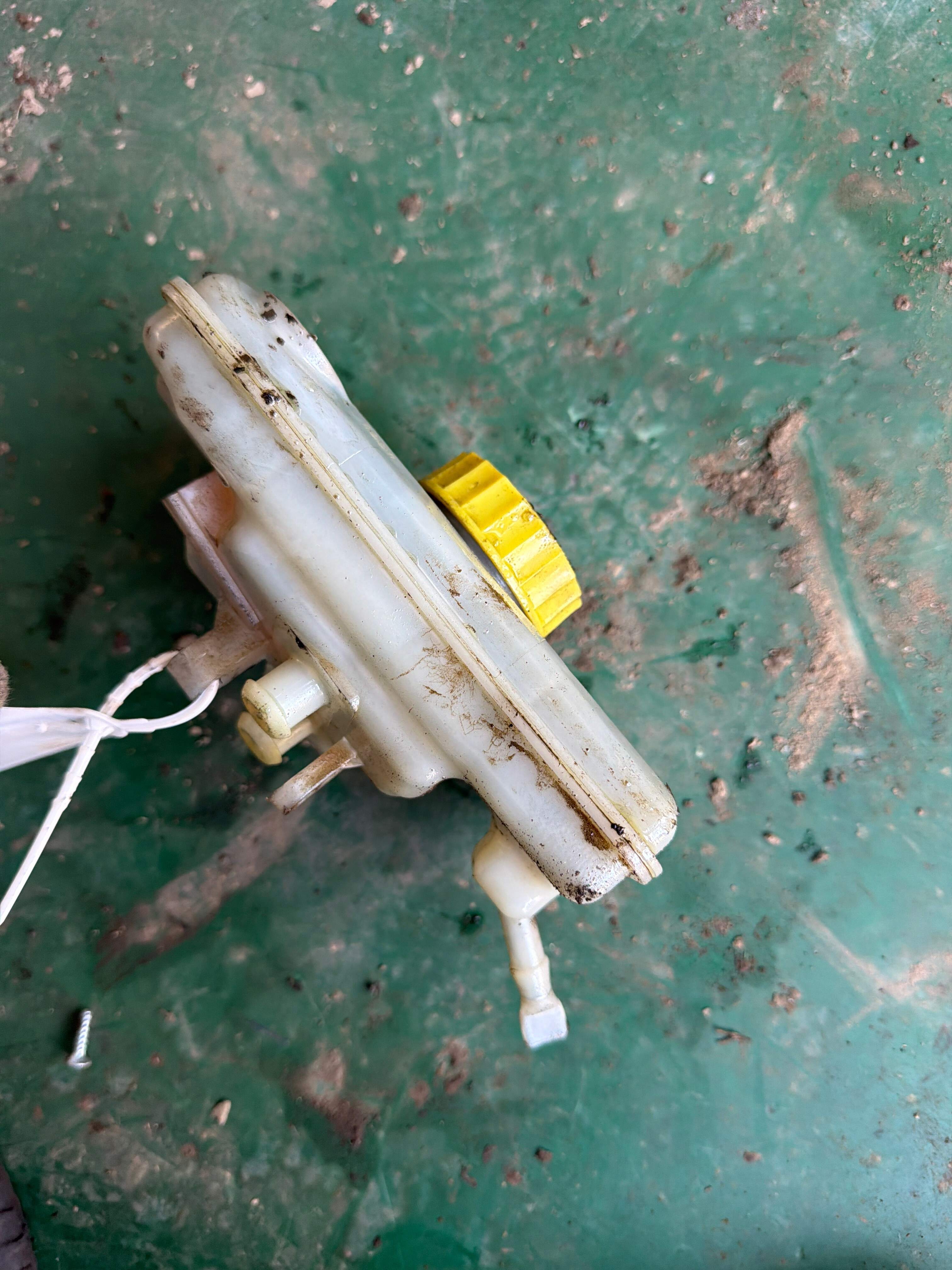8E0611301G Brake Fluid Reservoir