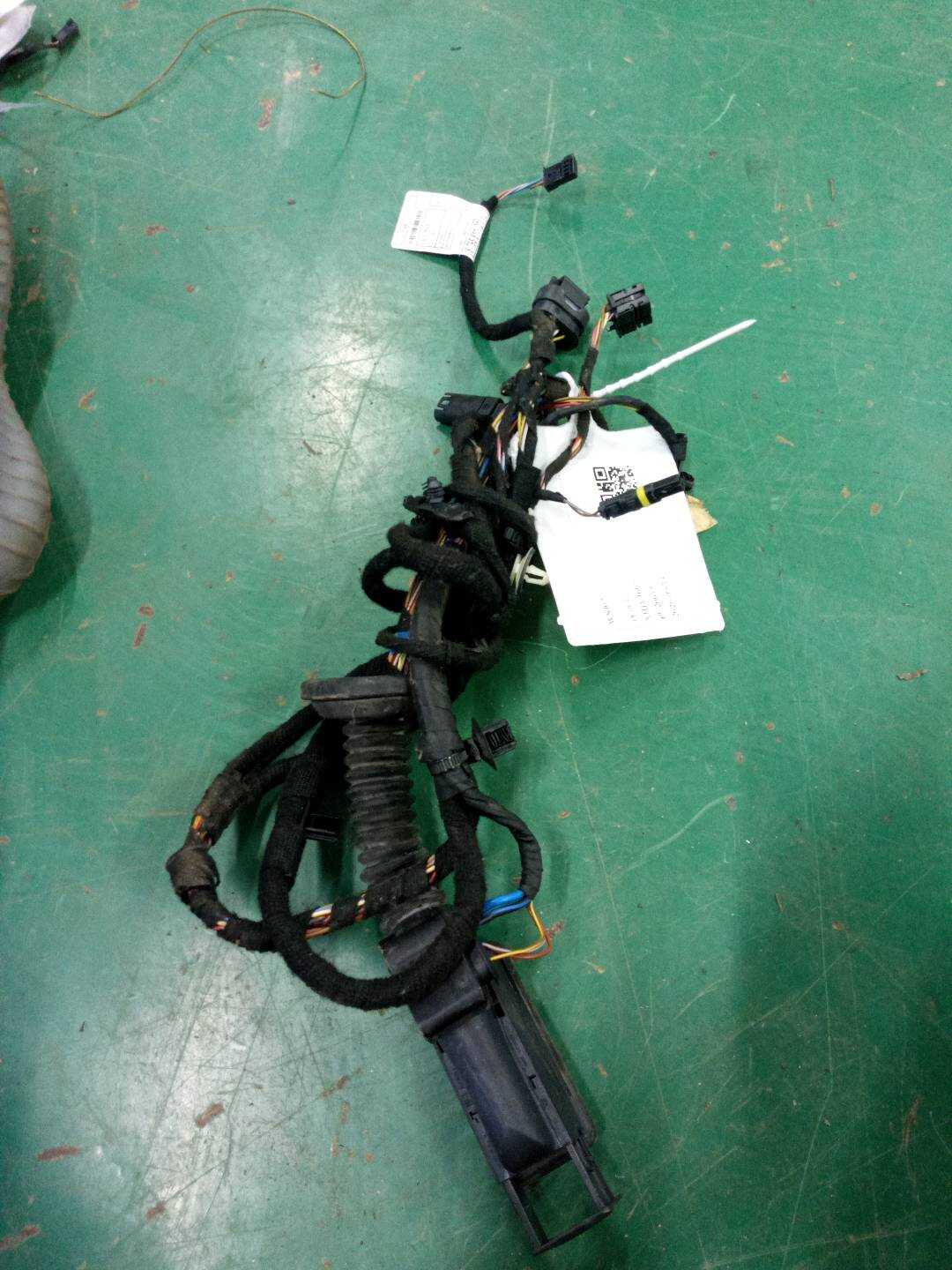 61128795809 Front Door Wiring Harness, Right