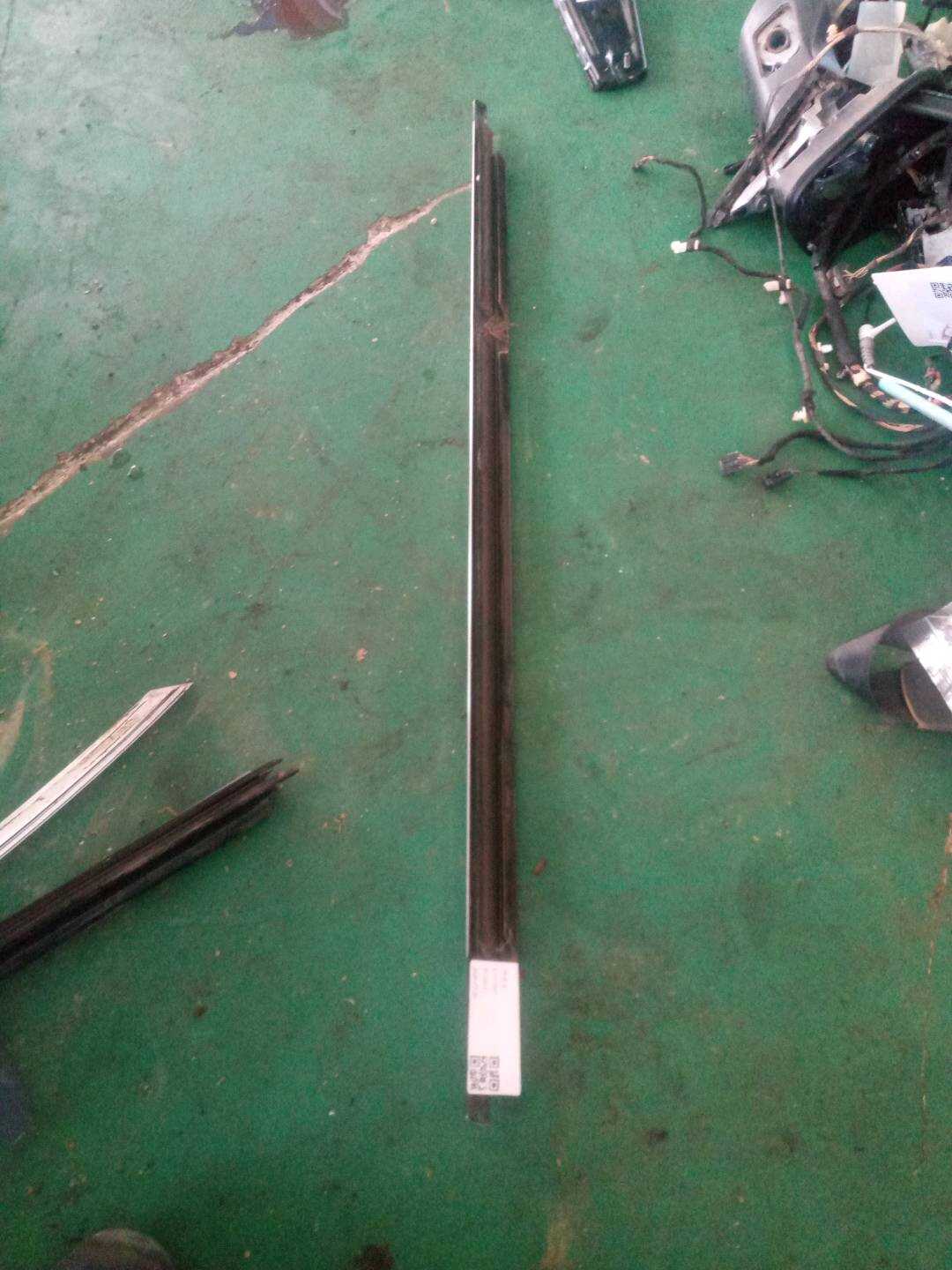 51357381799 后门玻璃压条(左外)
