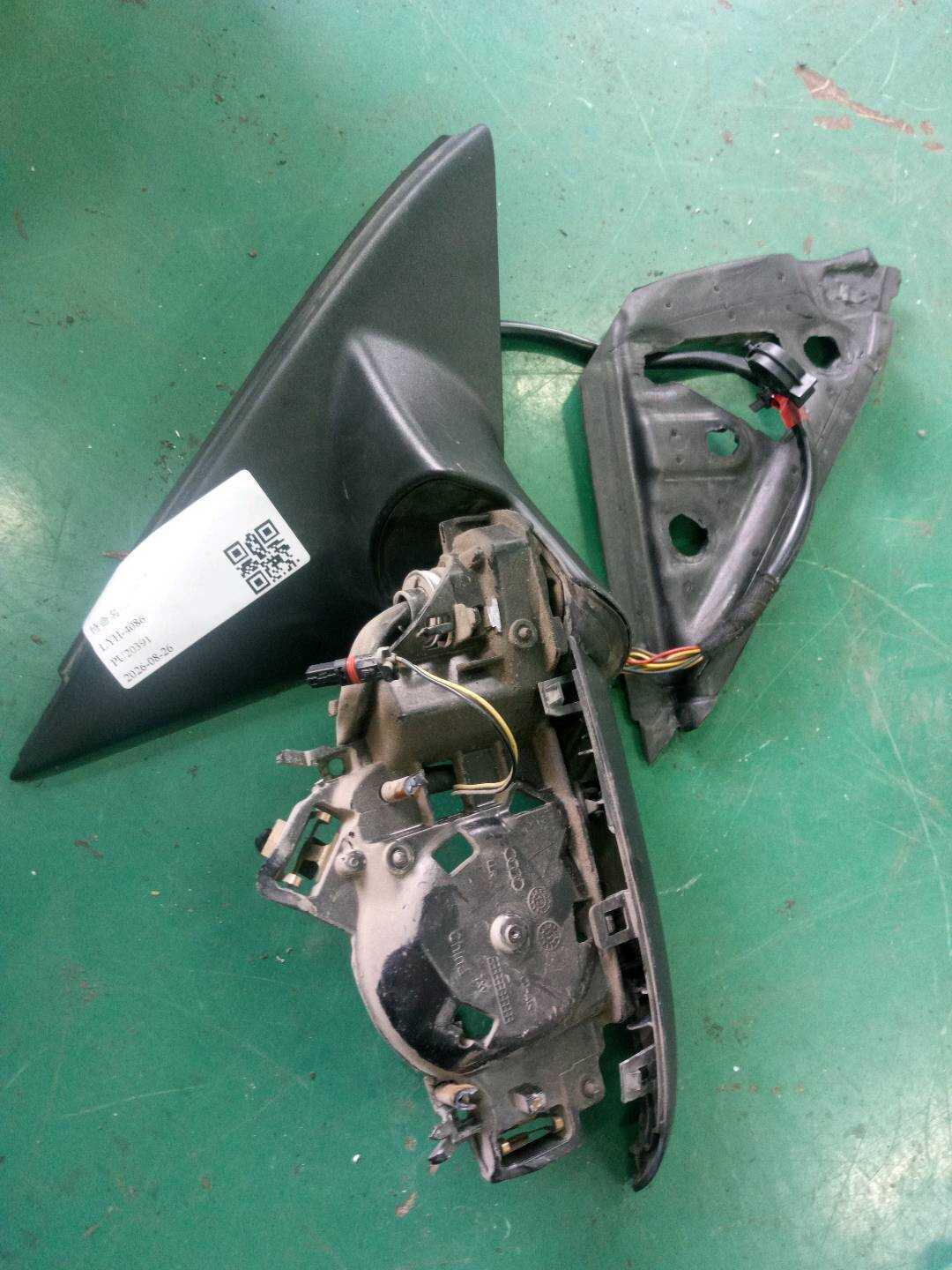 8U1857410E 倒车镜固定座（右）