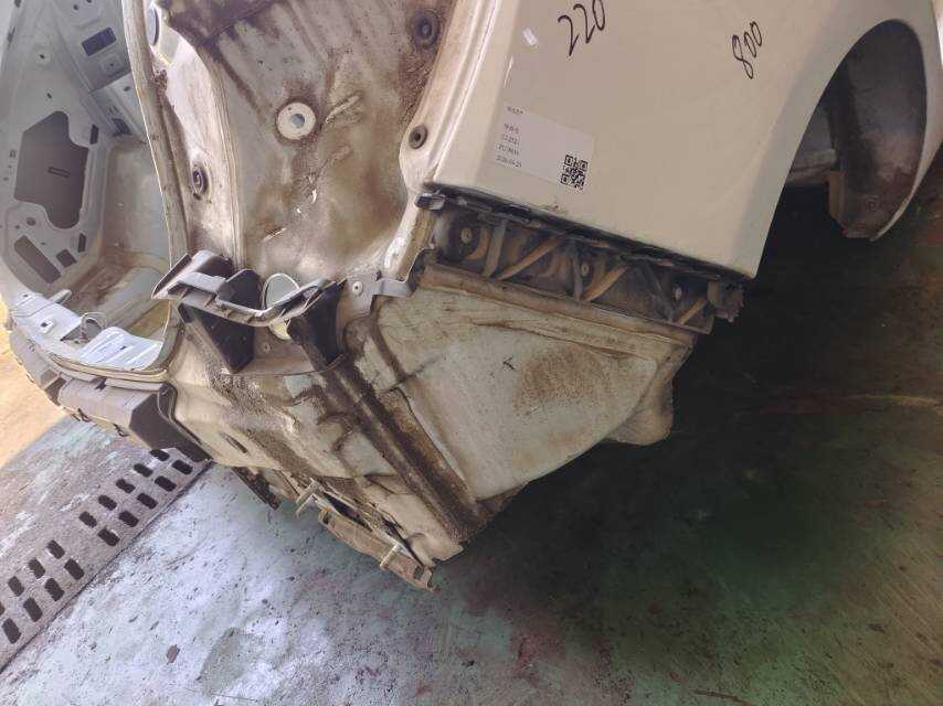 13266740 后保险杠支架（右）