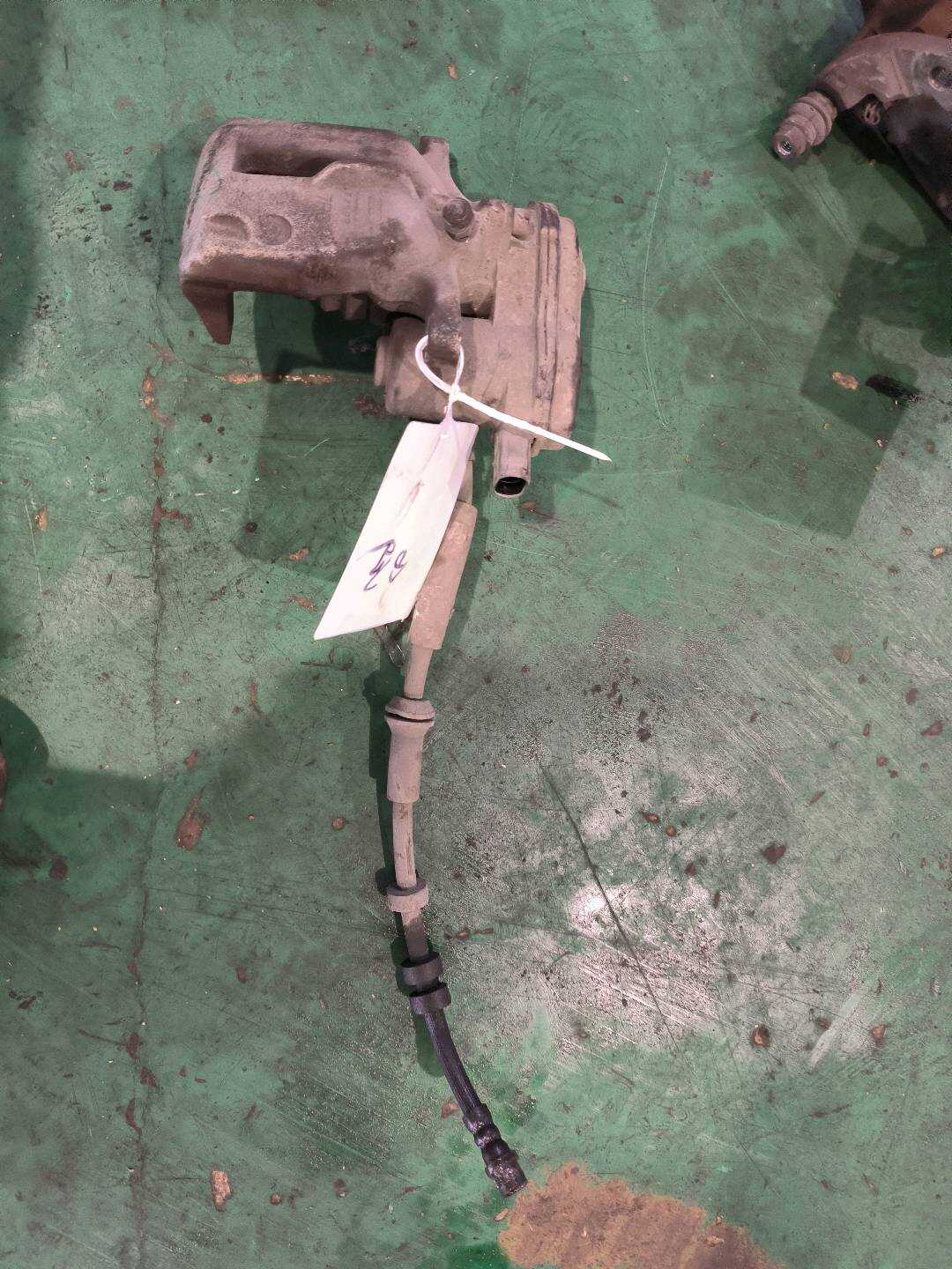 L8K0615403B 后制动分泵（左）
