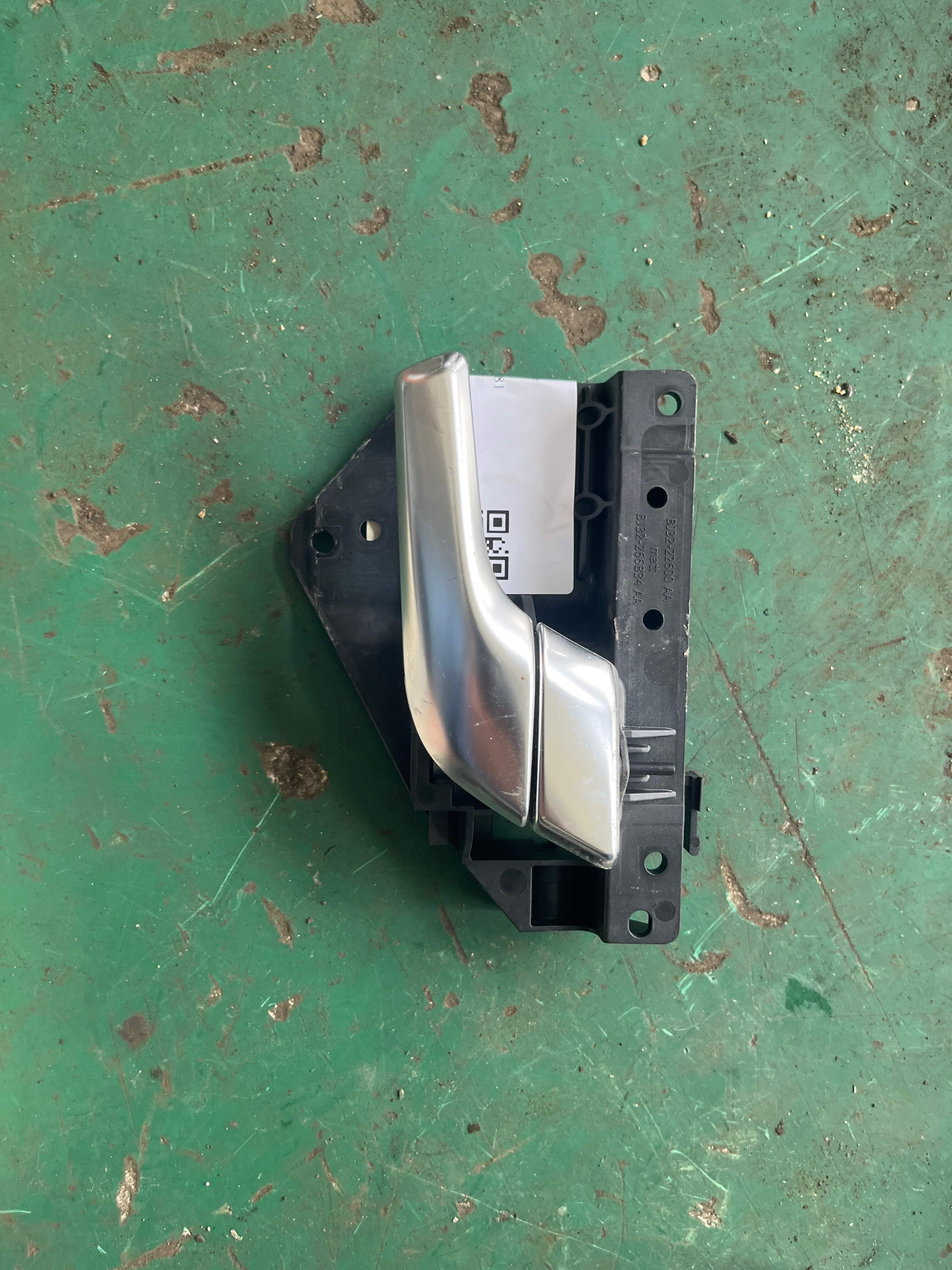LR030565 Rear Door Inner Handle, Right