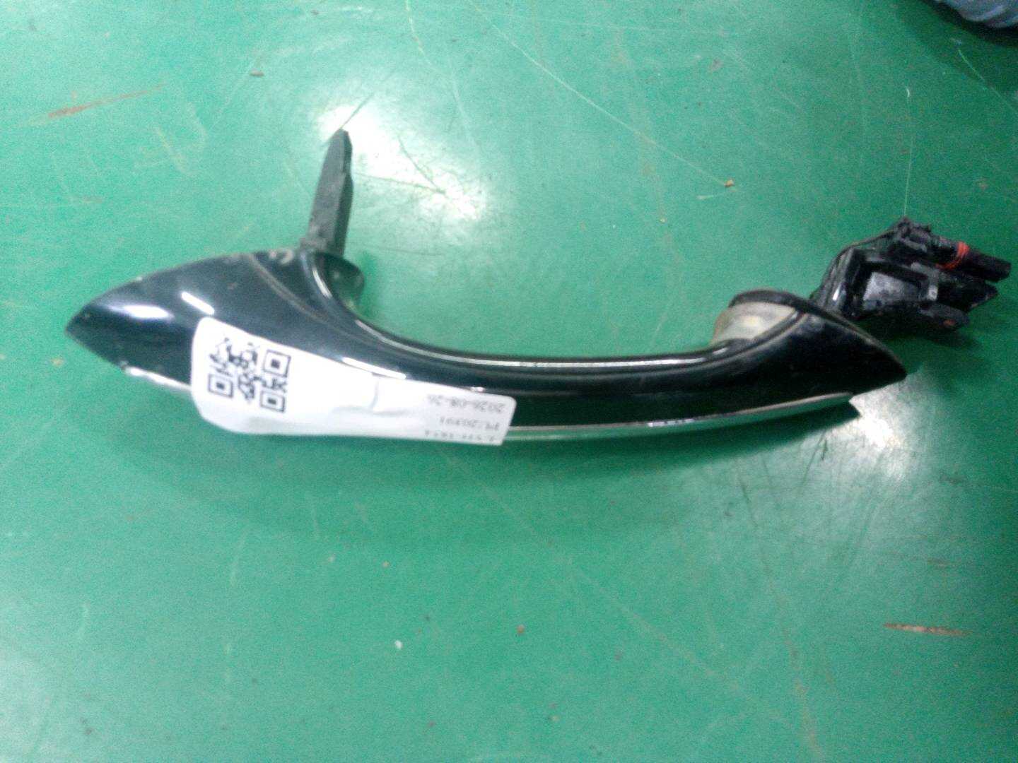 51217249980 前门外拉手(右)
