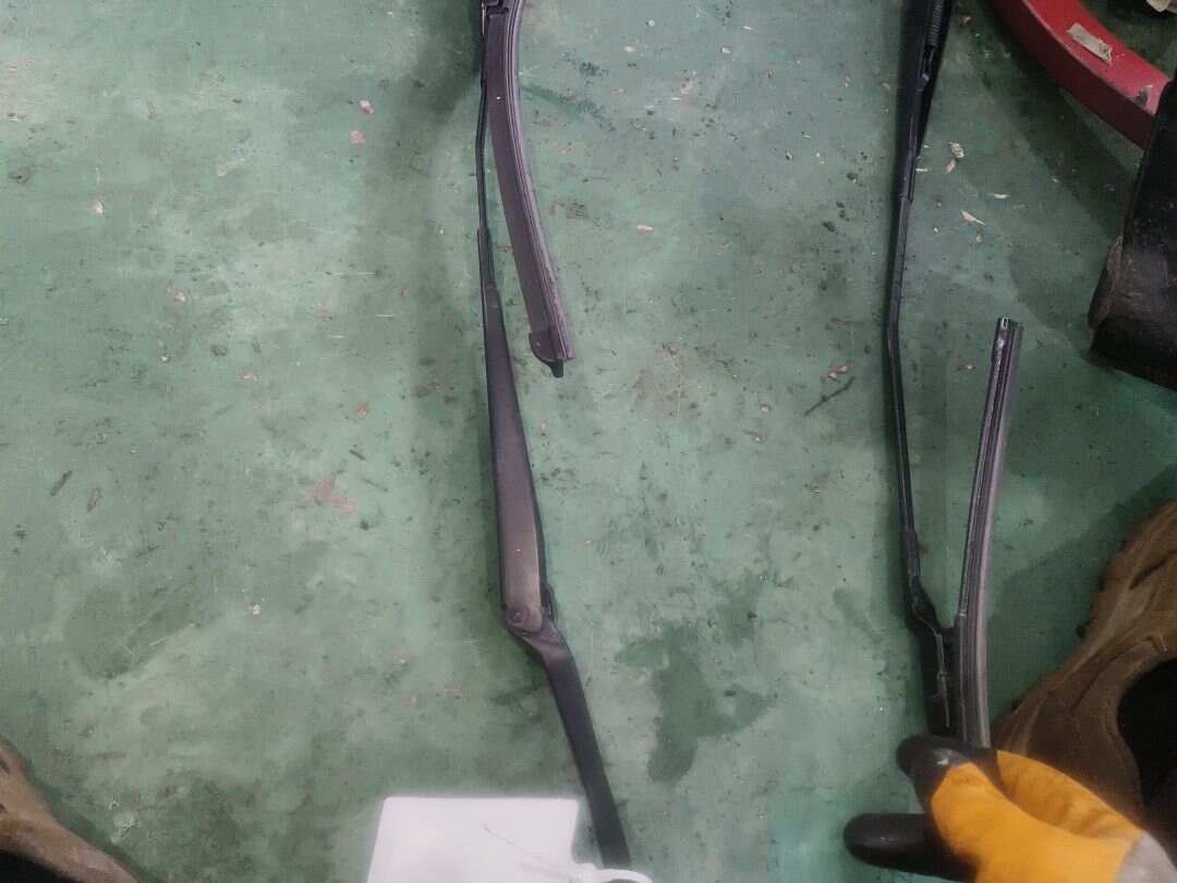 T4N1182 前风挡雨刮器总成（左）