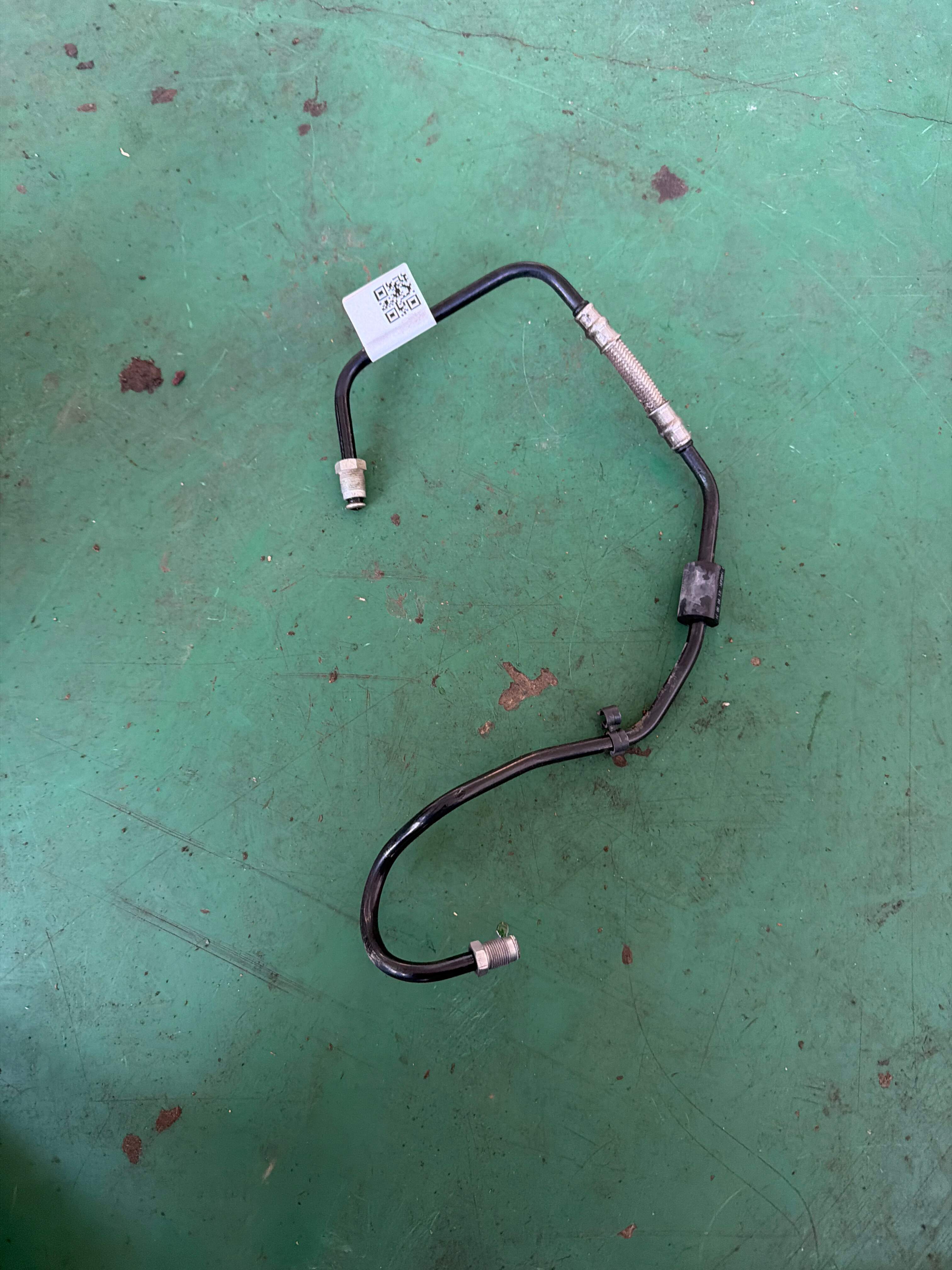 LR005261 Front Brake Line