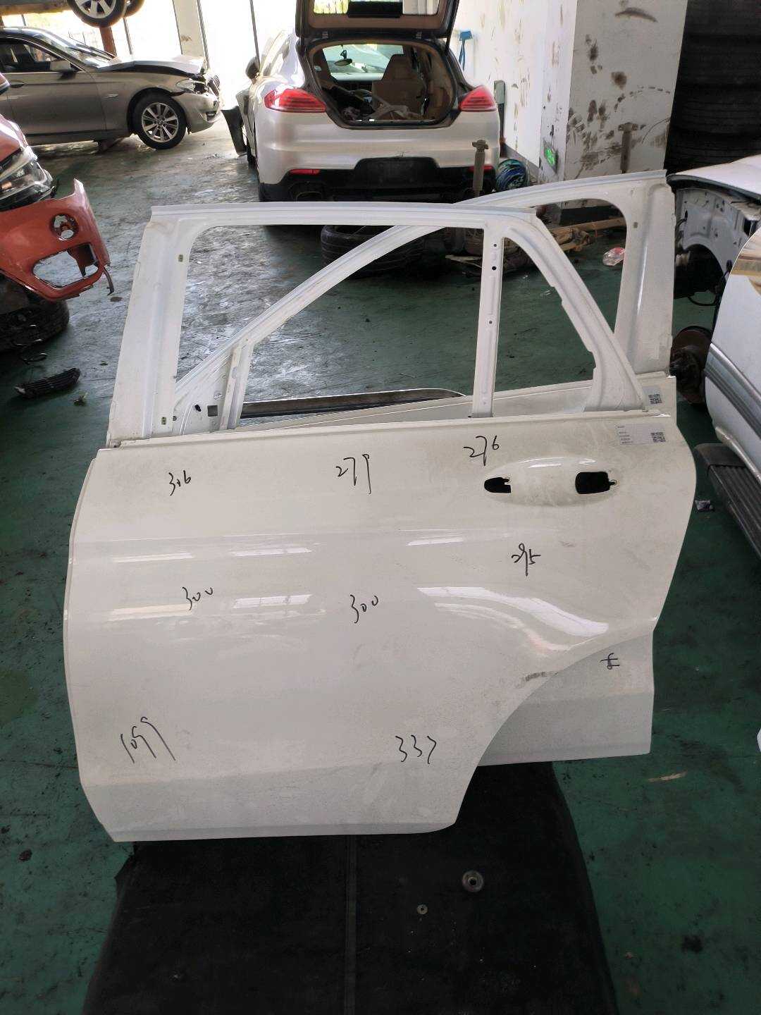 A2537307304 后门壳(左)