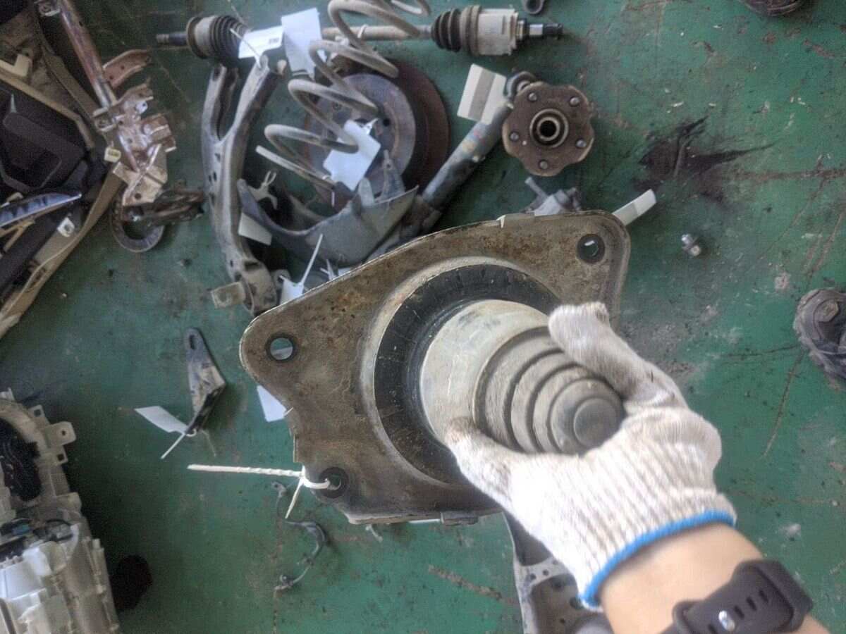 4804948010 后减震器顶胶（左）