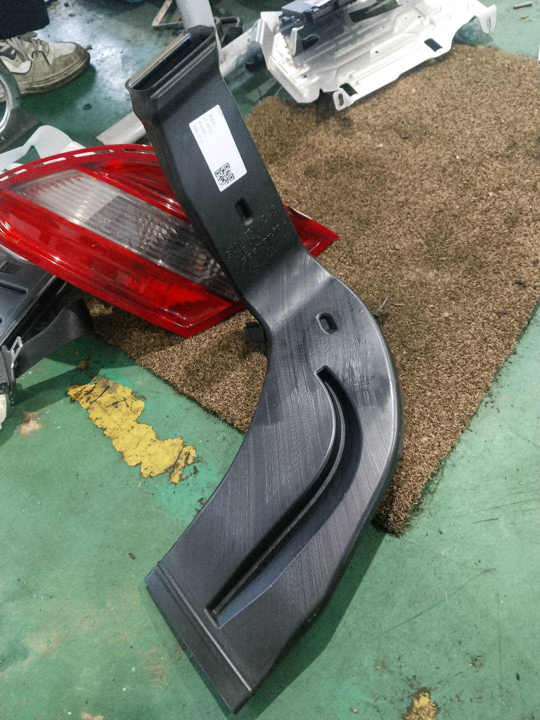 A2048311246 Floor Duct