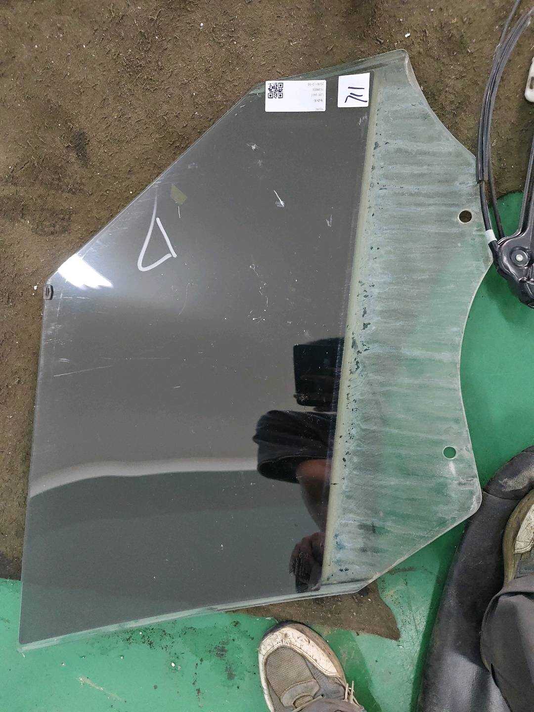 51339800567 Front Door Glass, Left