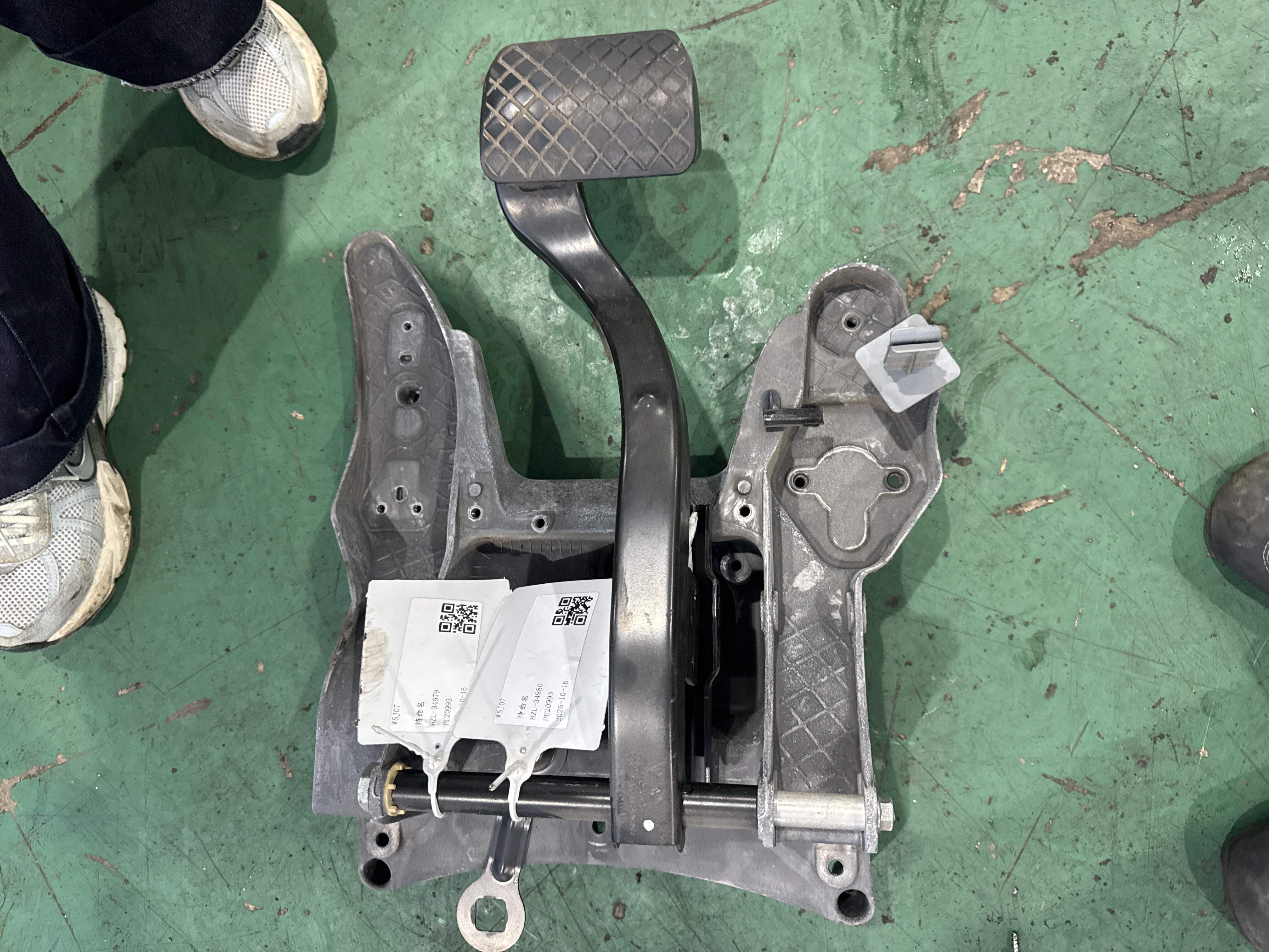 7L0723142B Brake Pedal