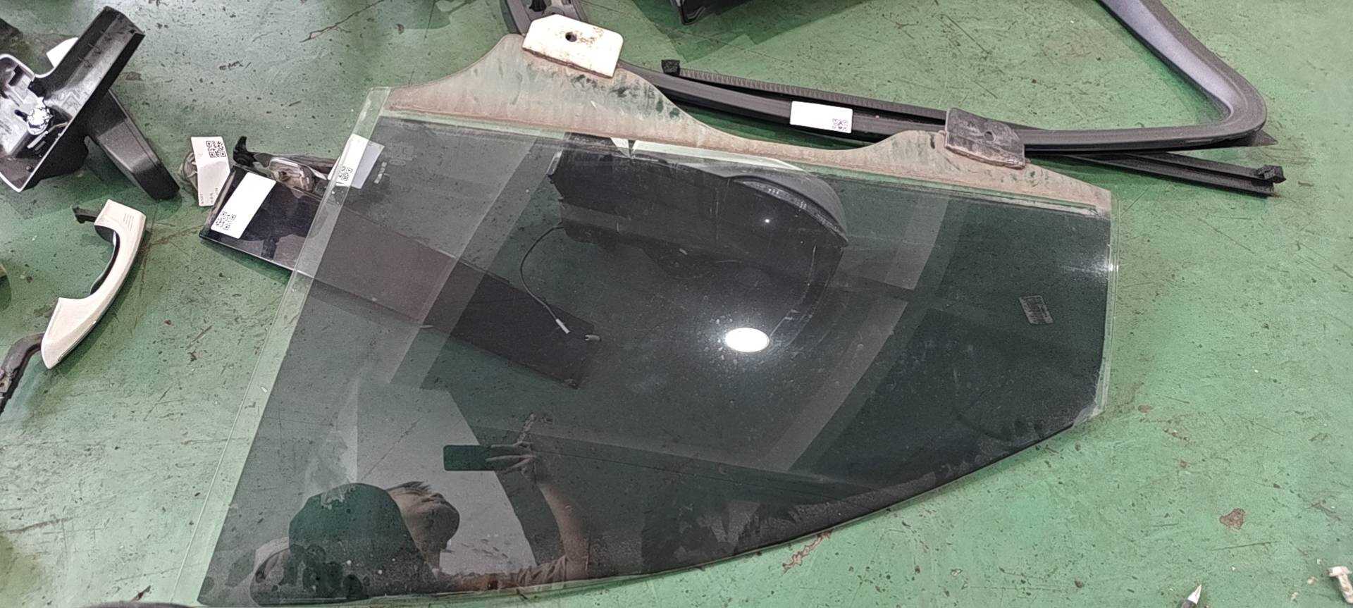 FK7BR214A51AC 前门玻璃(左)