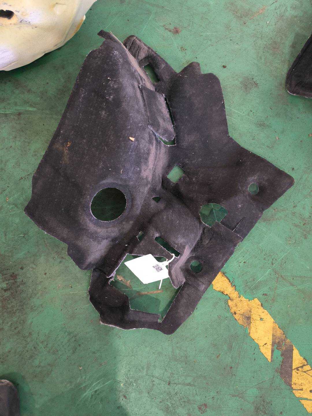 51482990749 隔音件 行李箱 左