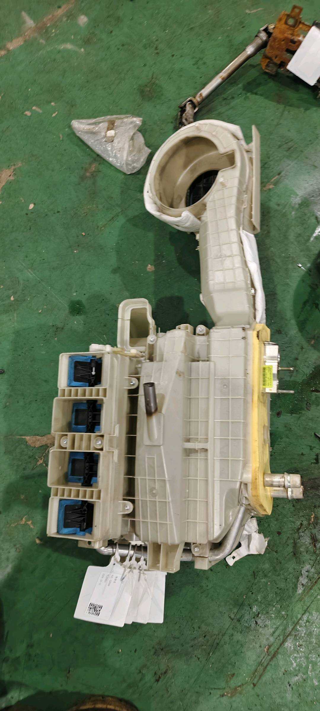 YL00265780 暖风散热器