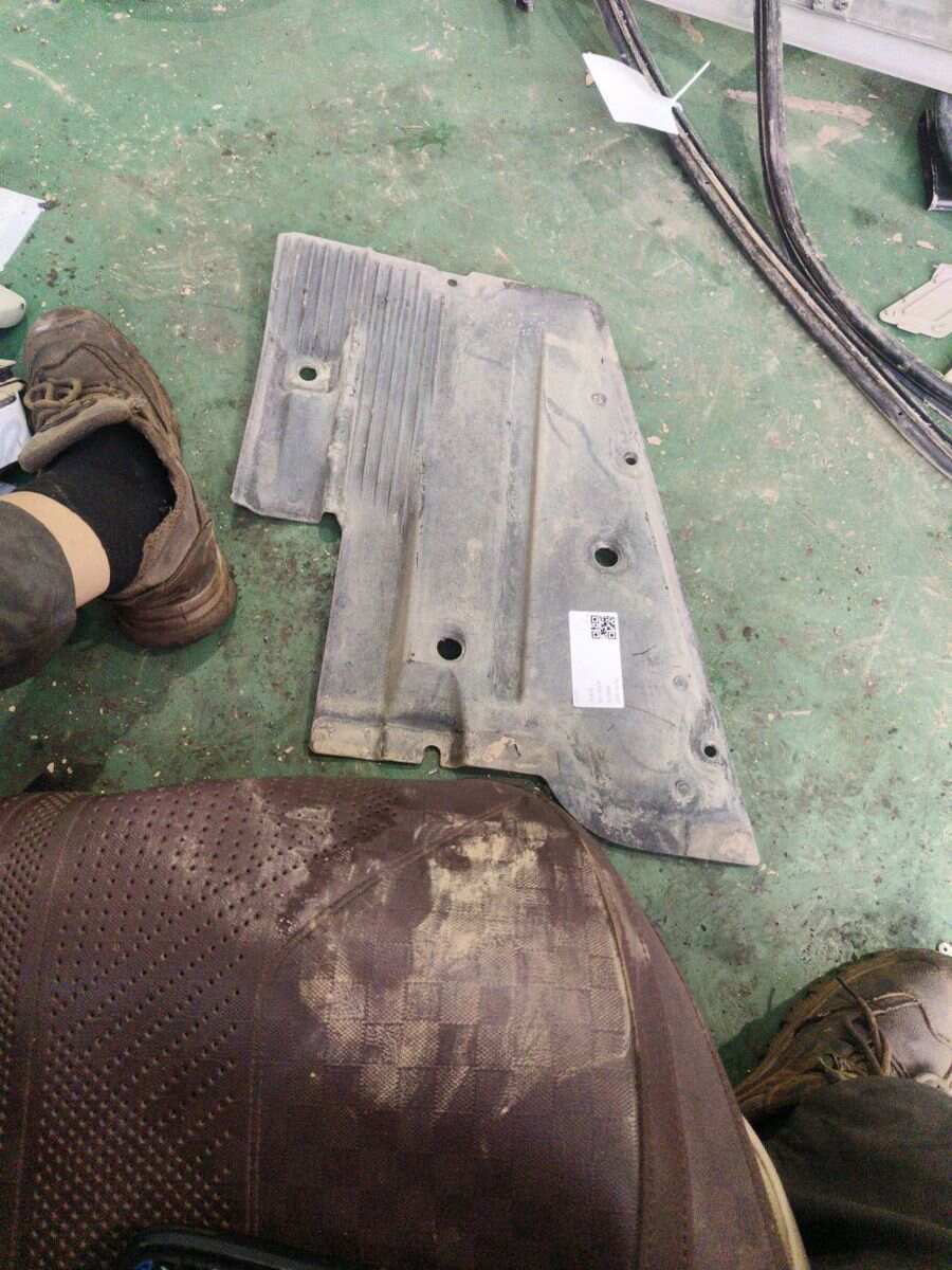 L4F0825215E Chassis Under Cover, Rear Left