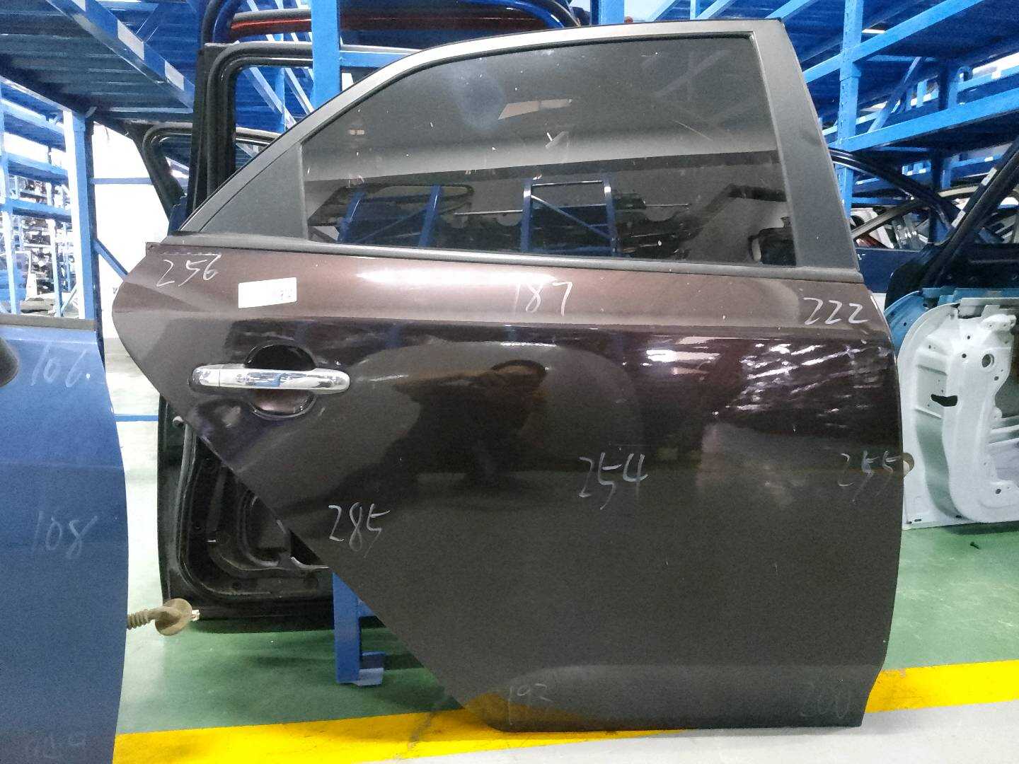 770041X000 后门壳(右)