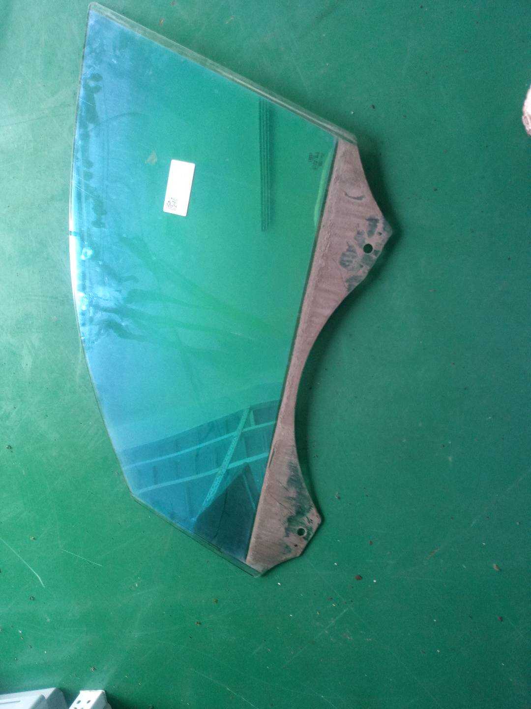 L8R0845201B 前门玻璃(左)
