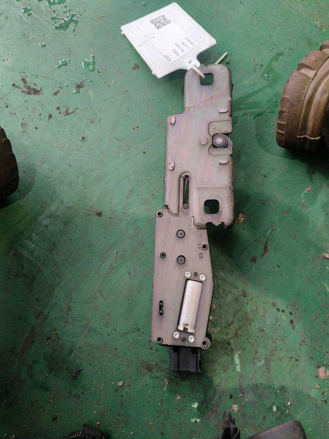 4F9827383E 尾盖锁栓