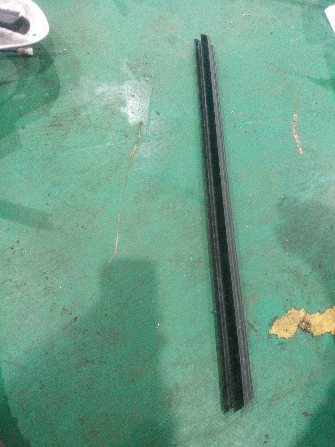 A2127353465 后门玻璃压条(右内)