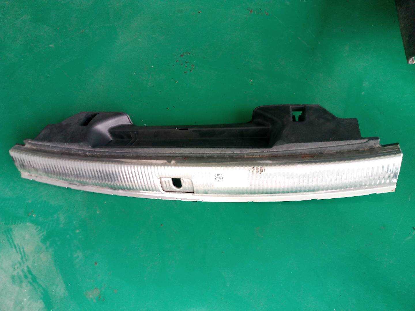 L8R0864483C4PK 后围板饰板