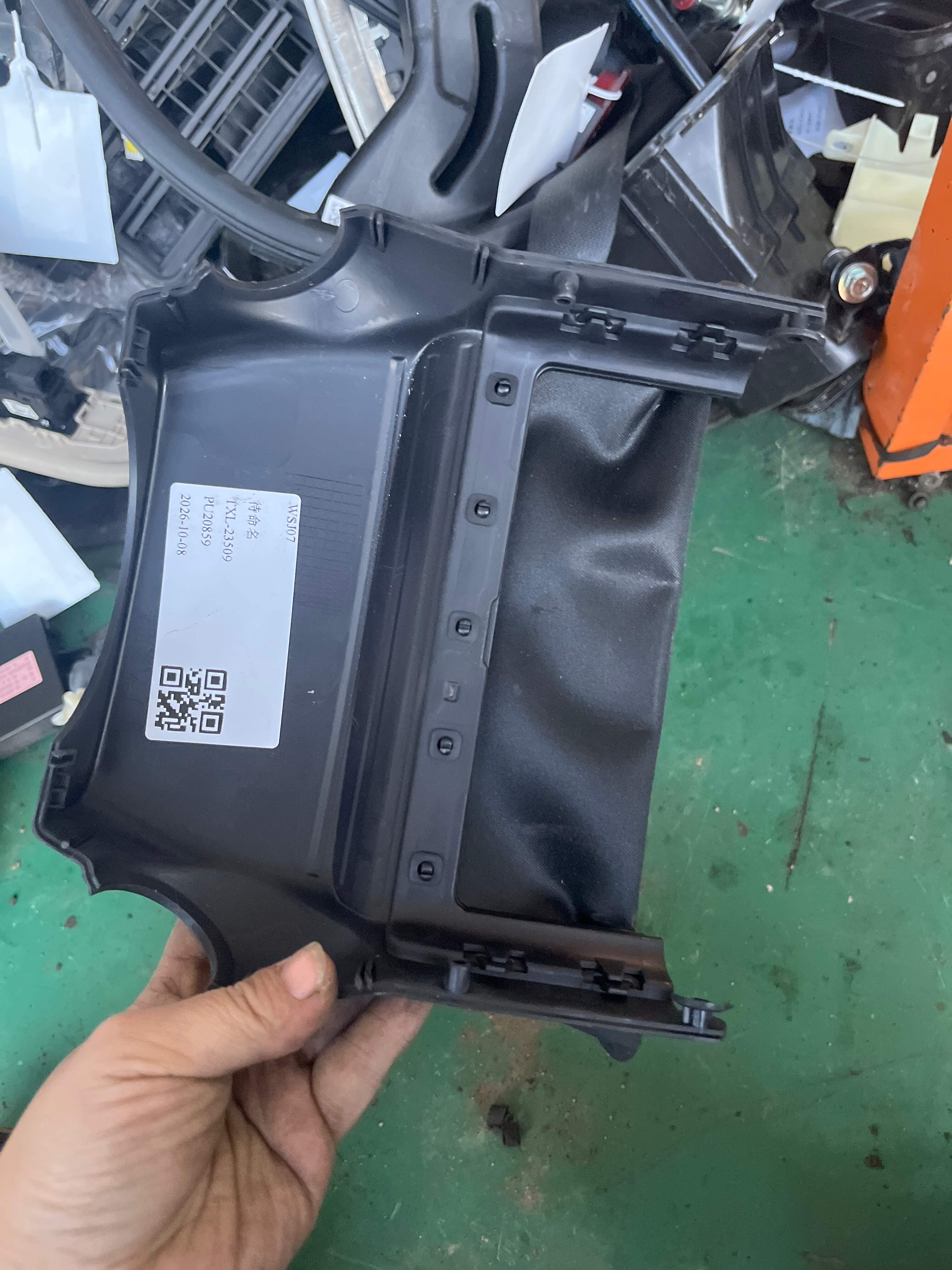6010065ADU0000M02 转向柱上护罩总成_松脂黑色
