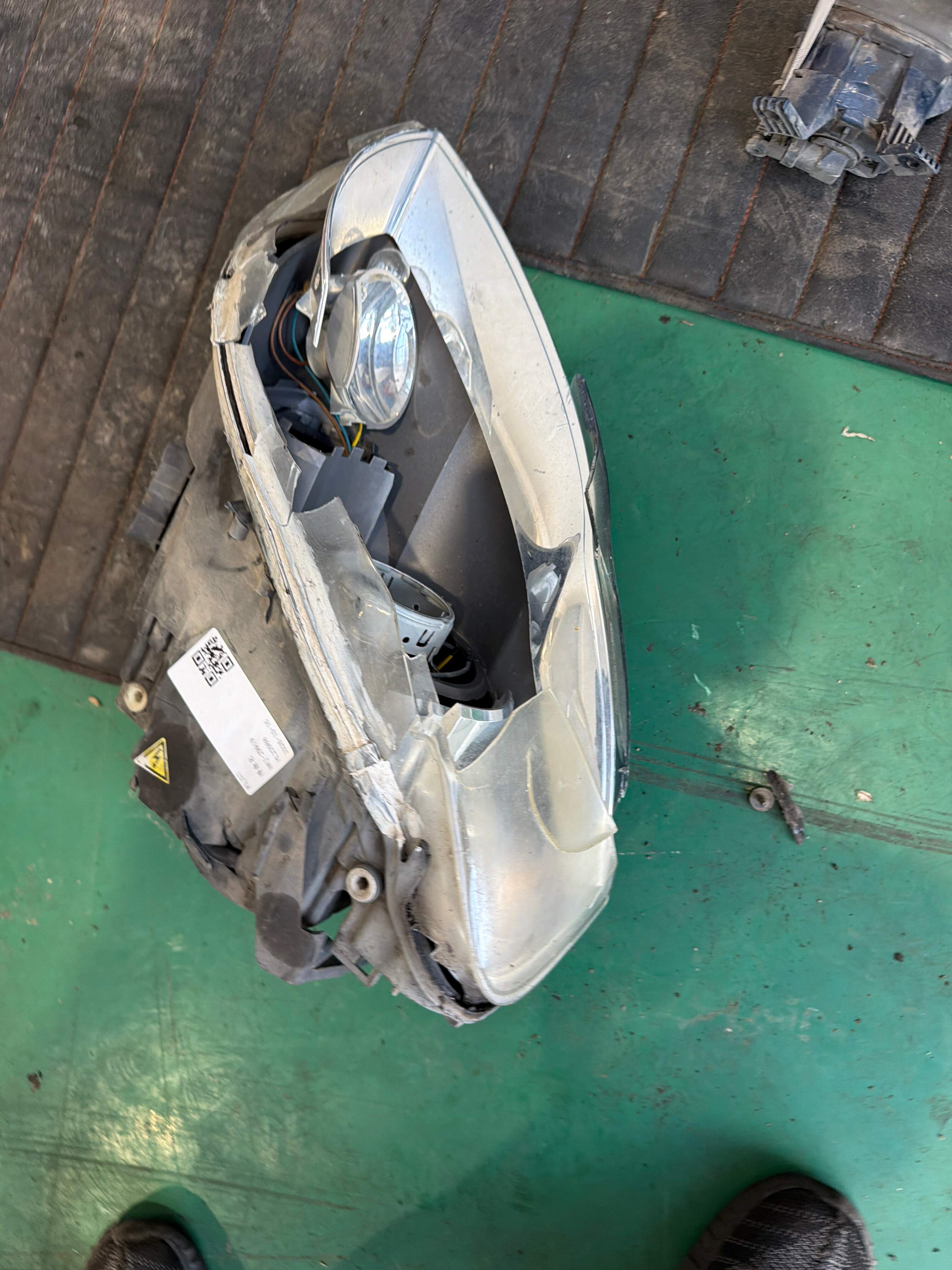 L8E0941004AM Front Headlight Half Assembly, Right
