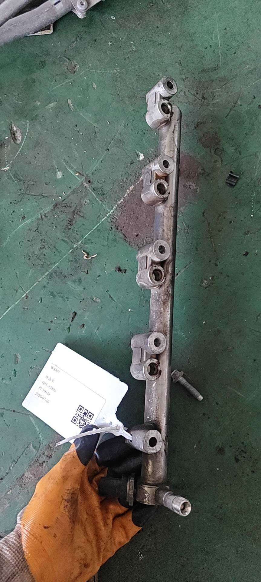 LR025853 Fuel Rail