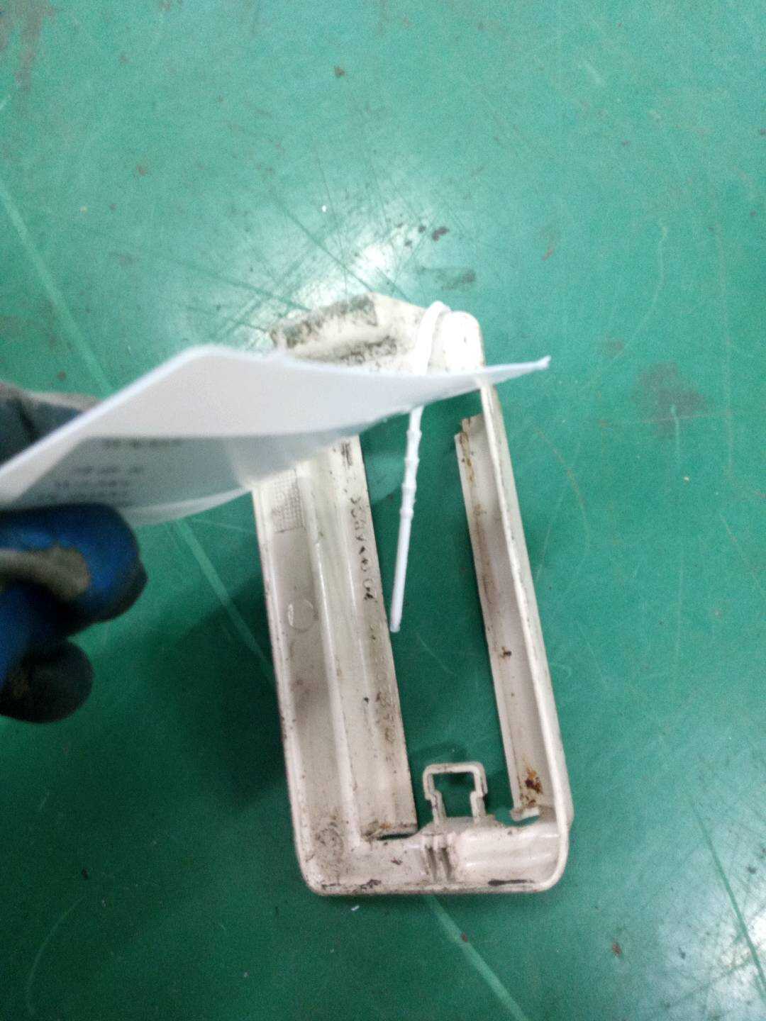 A2209192120 驾驶员座椅底座滑轨饰盖(左后)