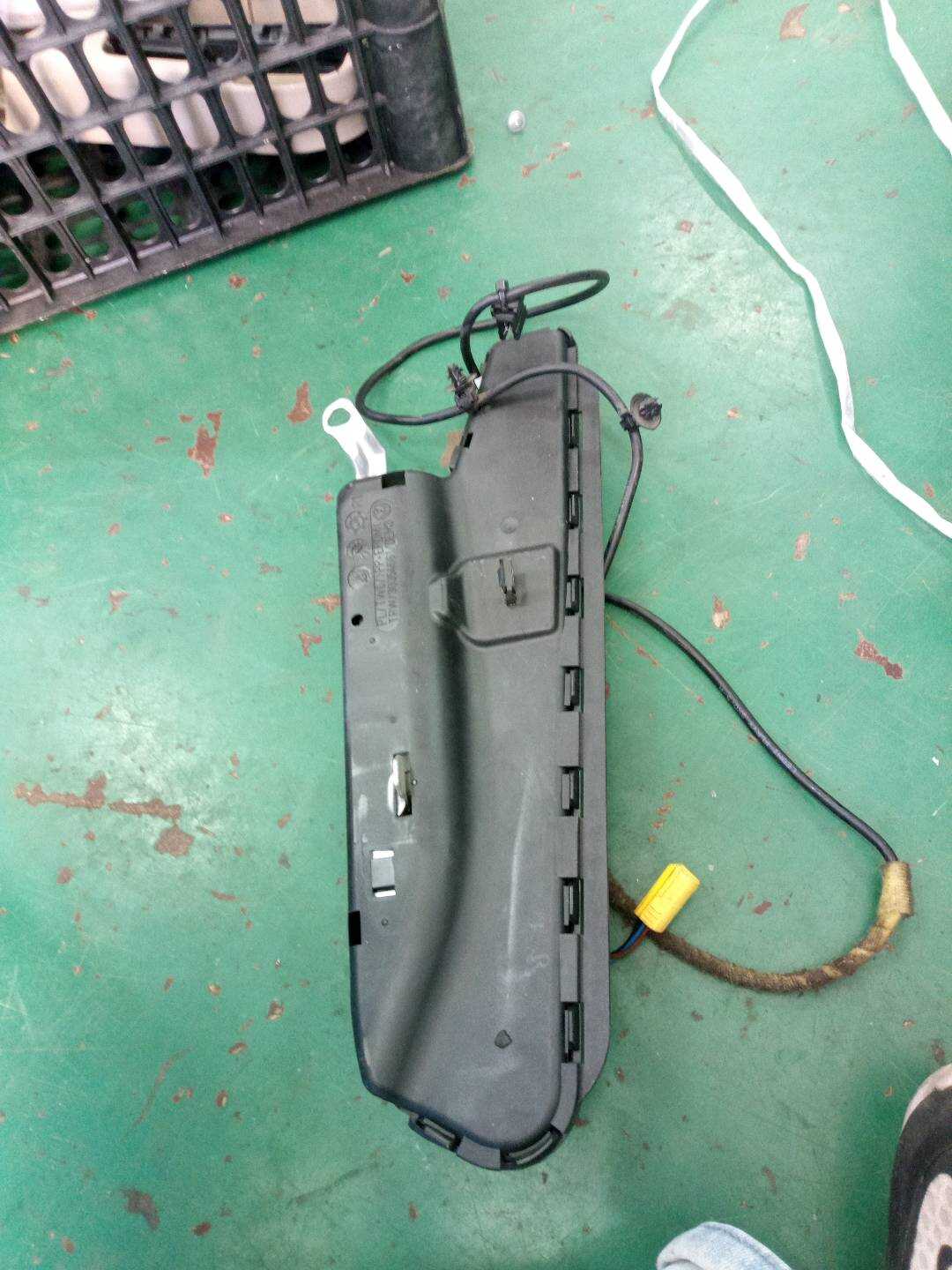 L8ED880242B 前座椅侧气囊（右）